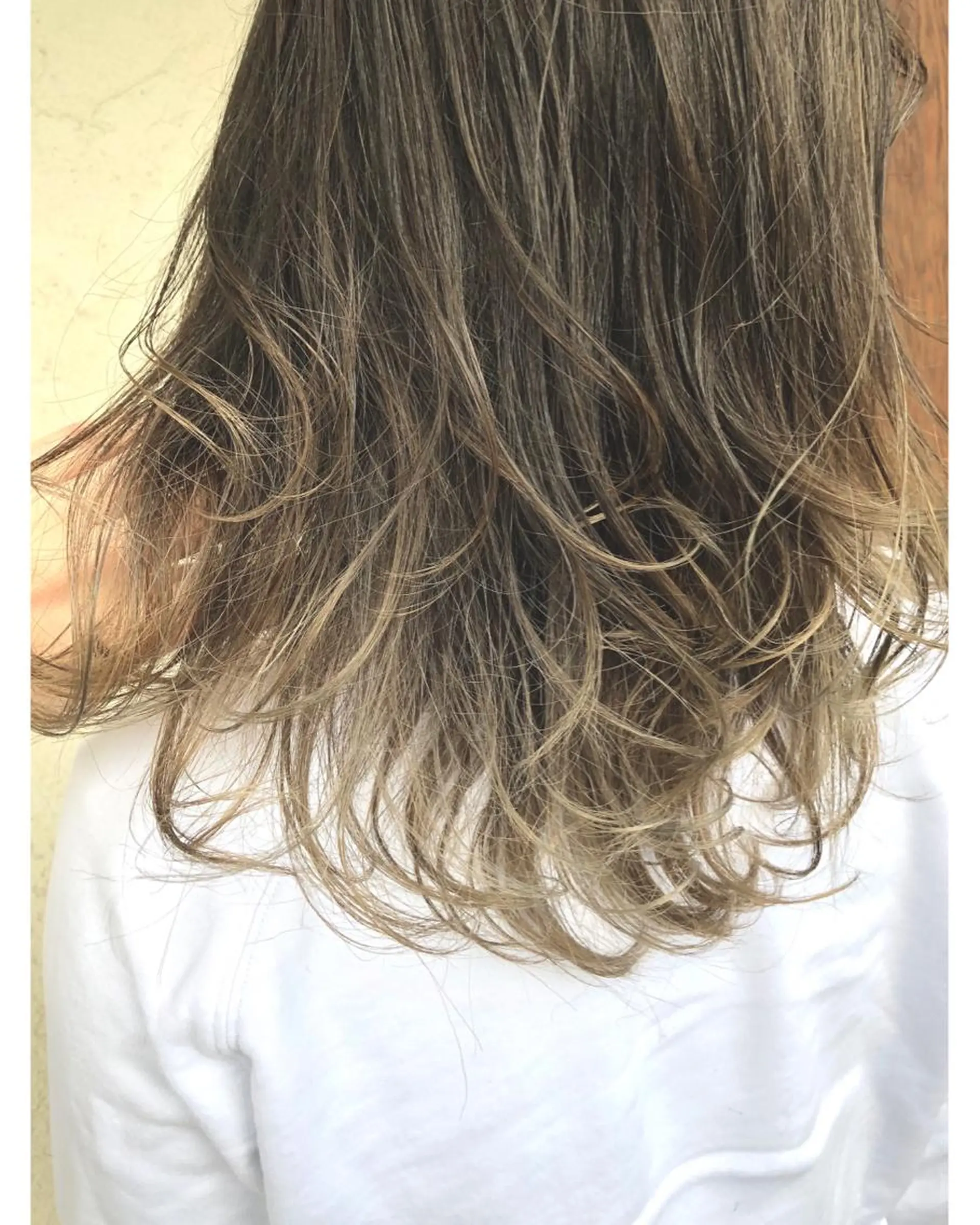 ミディアム カラー アディクシーカラー ブリーチ グラデーションカラー ハイライトカラー ハイライト ヘアカラー トリートメント 艶髪育成サロン 京橋　shinのヘアスタイル