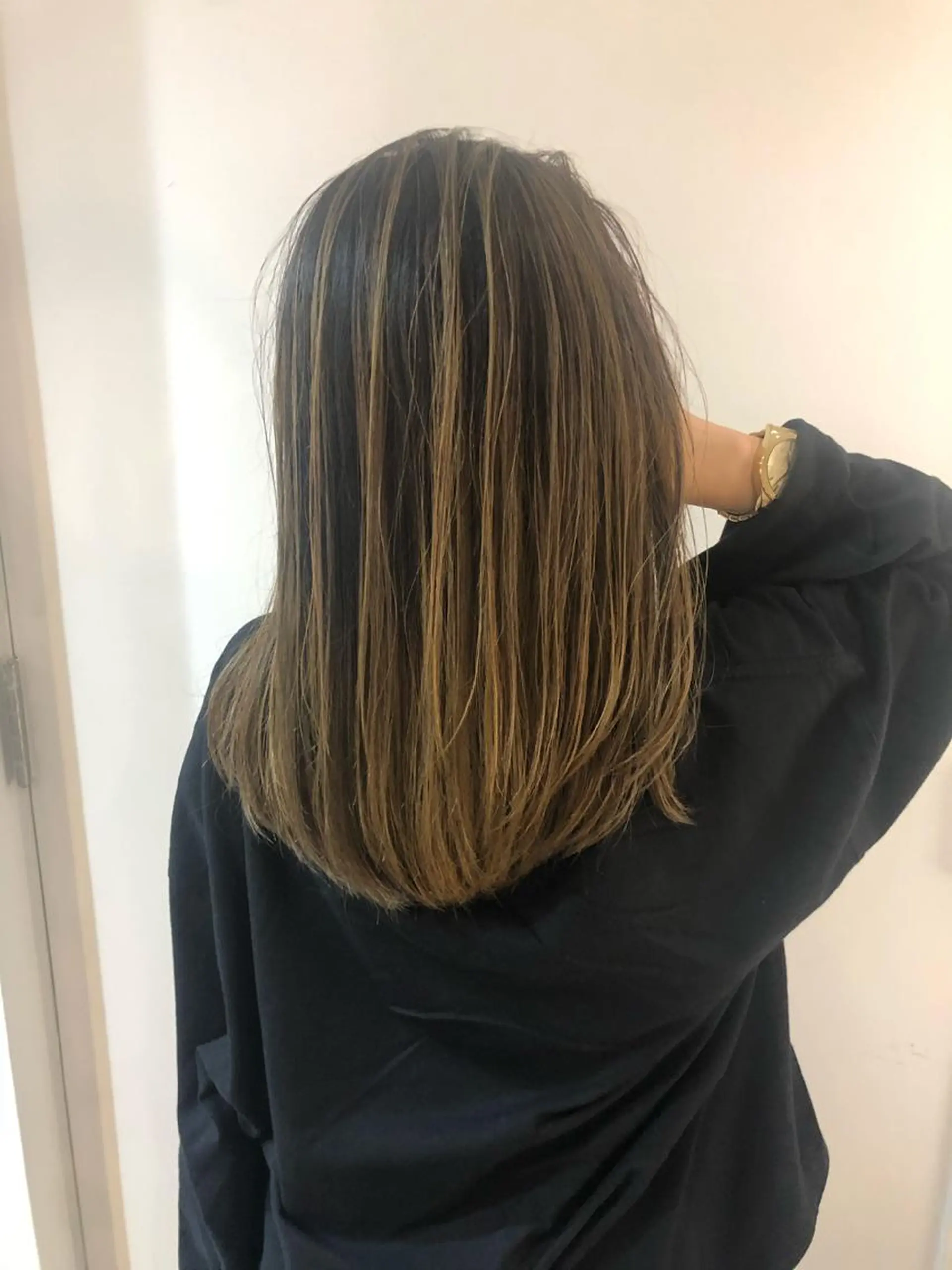 セミロング カラー バレイヤージュ レイヤーカット ブリーチカラー🌈 石垣翔太のヘアスタイル