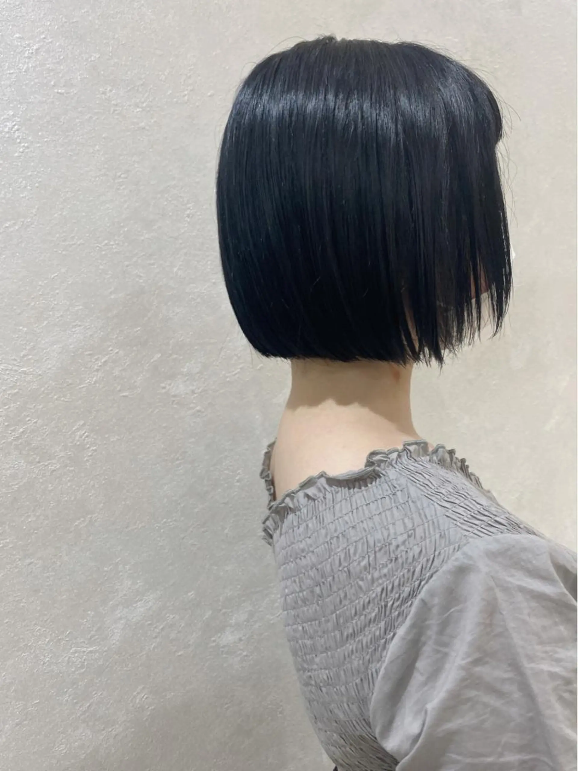ショート カラー 黒髪 ブルーカラー ブルーブラック シルバー ボブ カット ヘアカラー トリートメント 🌿縮毛矯正/ 髪質改善🌿コバヤシのヘアスタイル