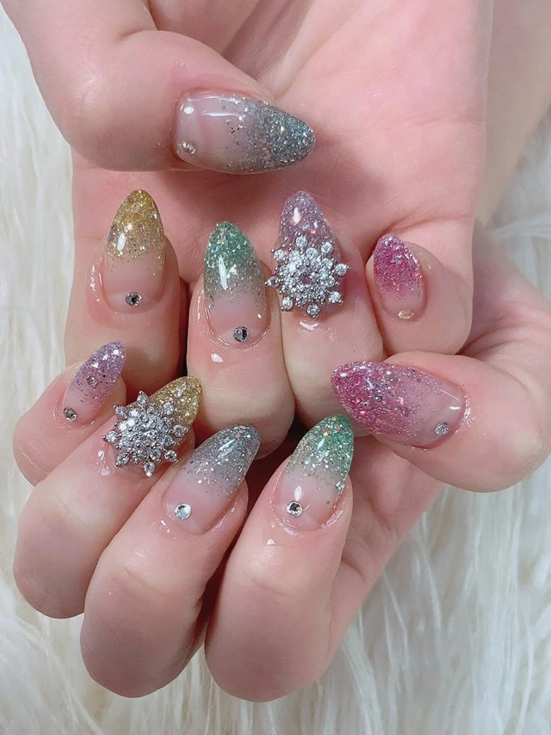 ネイル グラデーション ラメ(グリッター) ラメグラデーション 冬ネイル   MAKI NAILのネイルデザイン