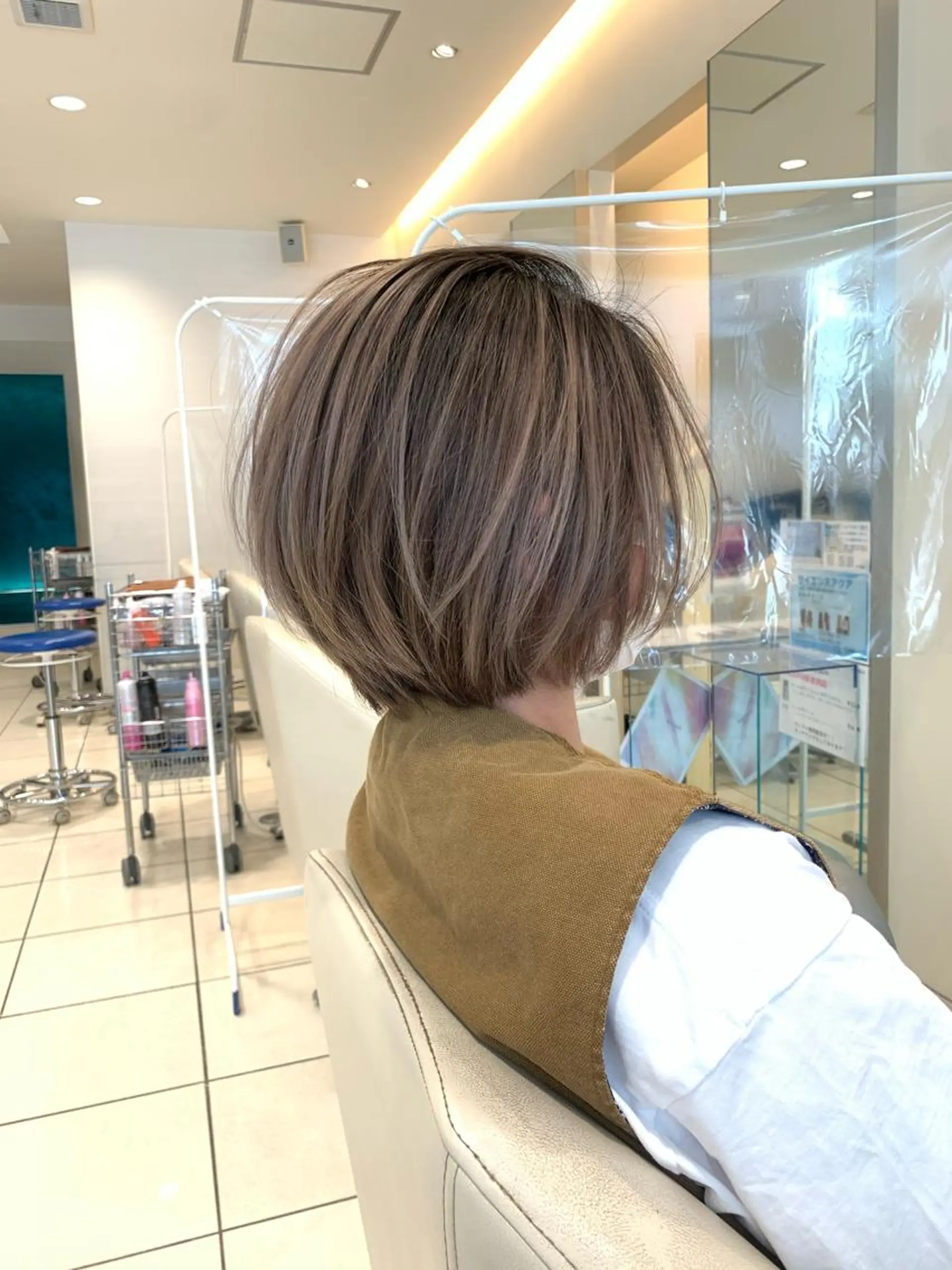 ショート カラー MODEks eau 佐藤優志のヘアスタイル