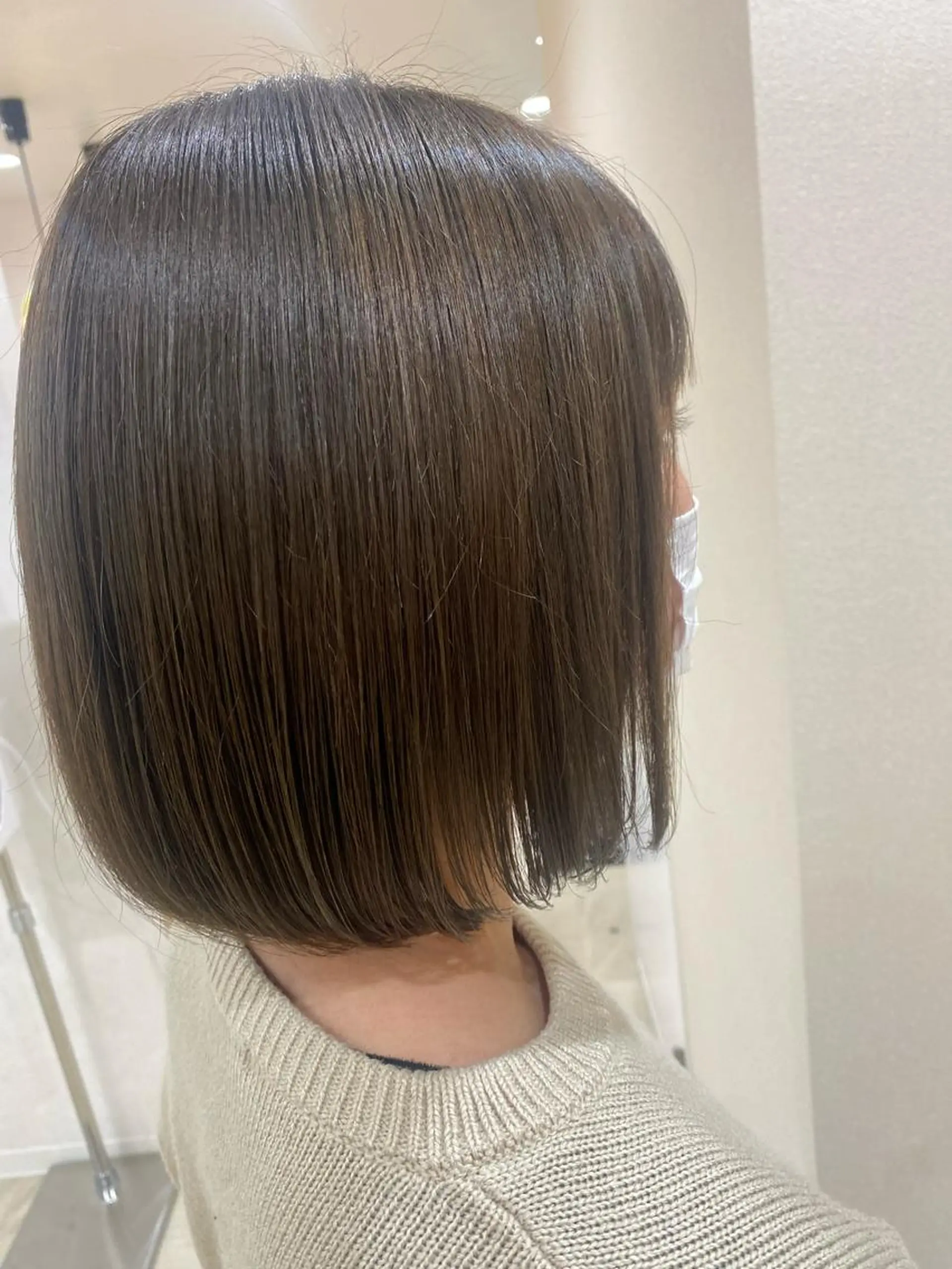 ミディアム カット ヘアカラー トリートメント ヘッドスパ mina .のヘアスタイル