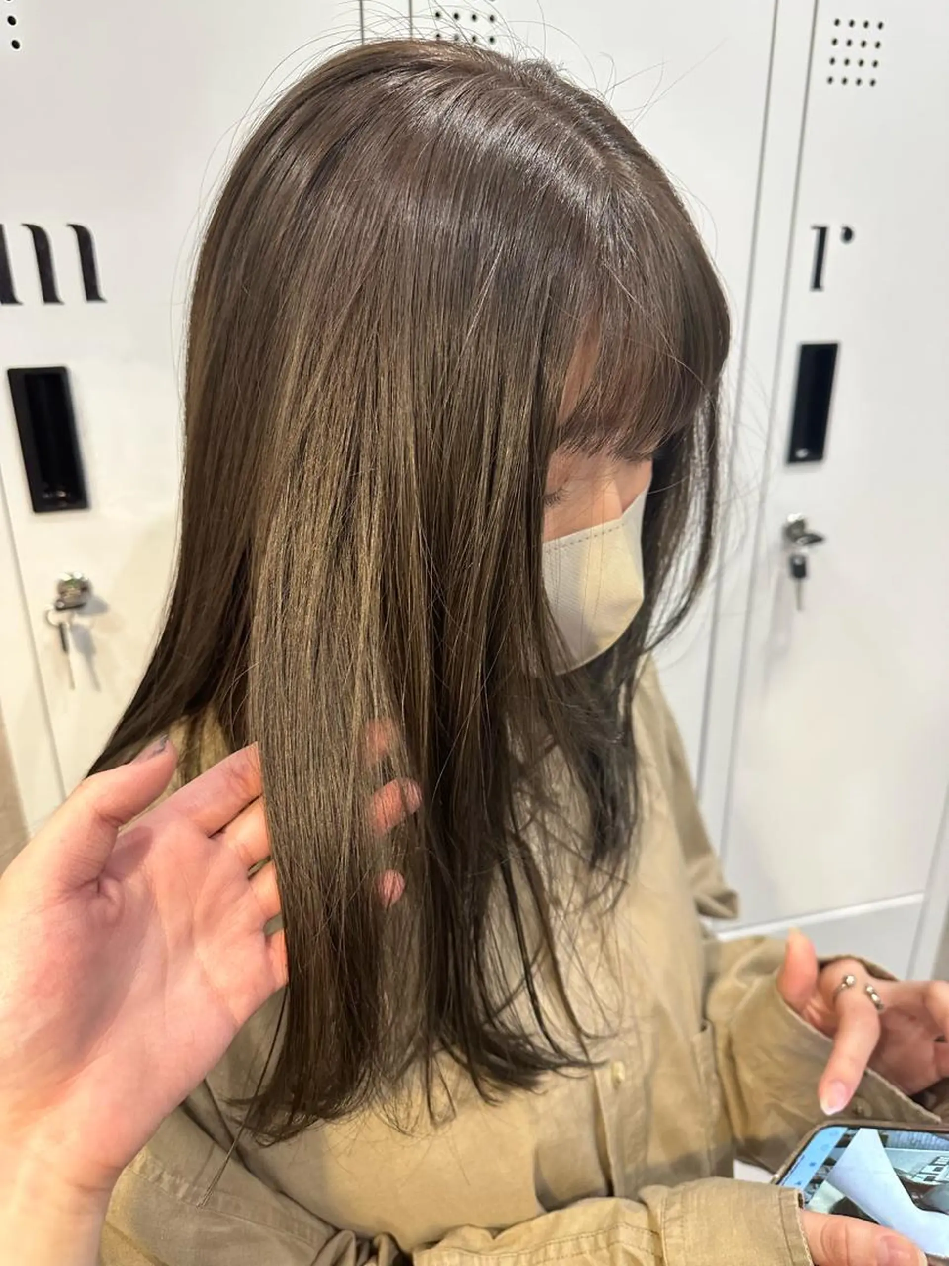 セミロング カラー ベージュカラー 透明感カラー オリーブベージュ mau tomokaのヘアスタイル