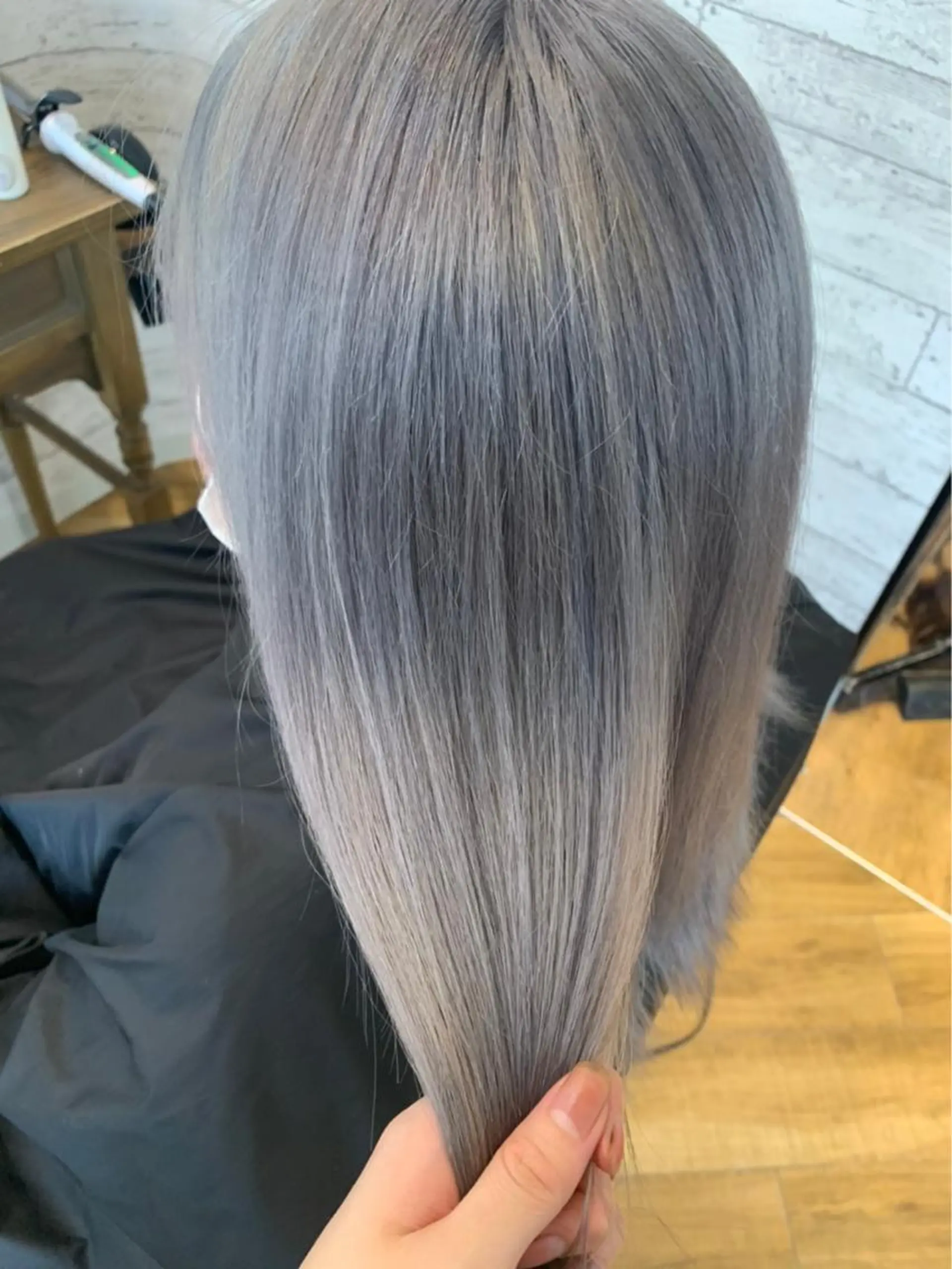 カラー ブリーチ ハイトーンカラー シルバー 藤田 清志のヘアスタイル