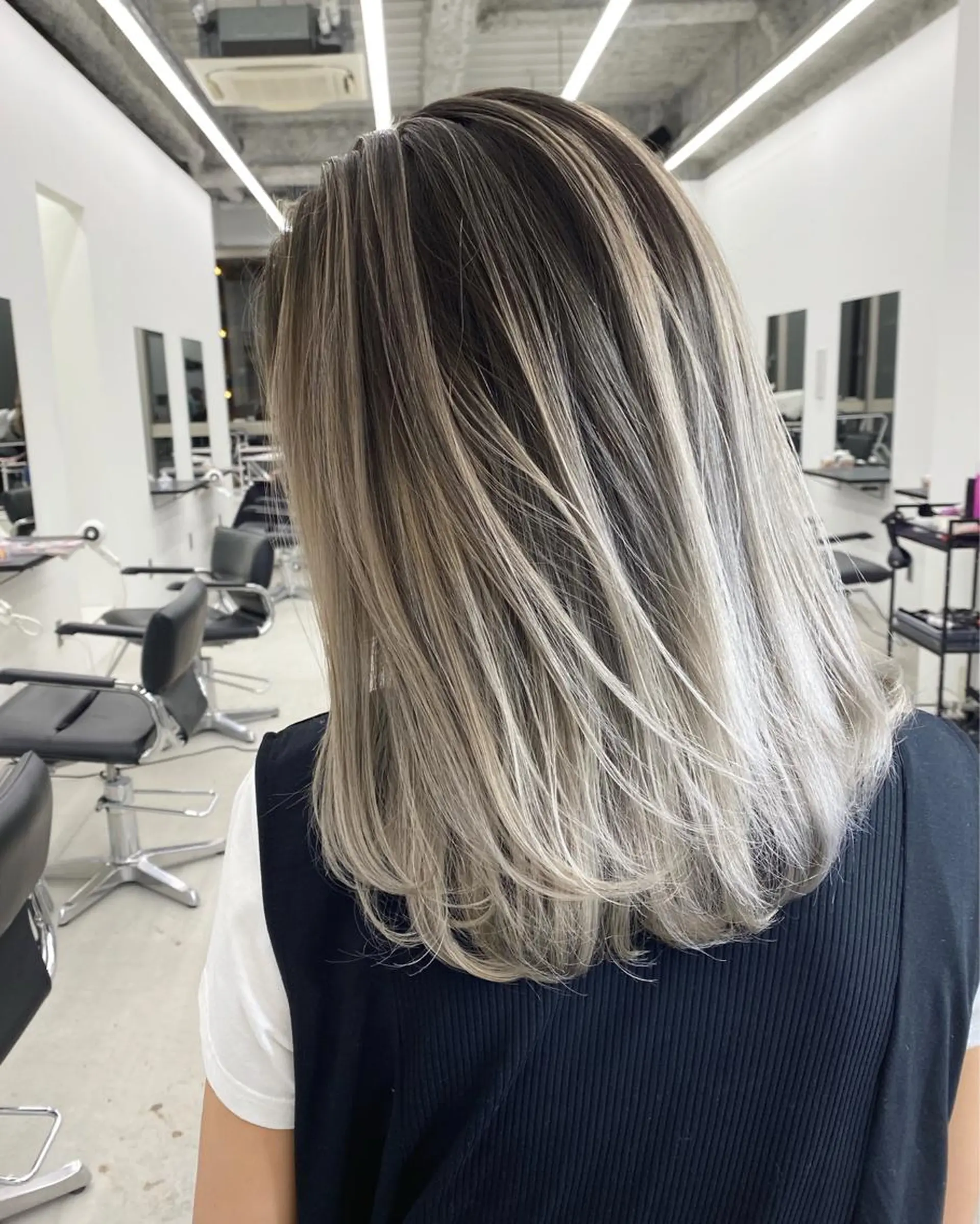 ミディアム カラー バレイヤージュ レイヤーカット カット ヘアカラー ✨ブリーチ無し 透明感HIDEのヘアスタイル