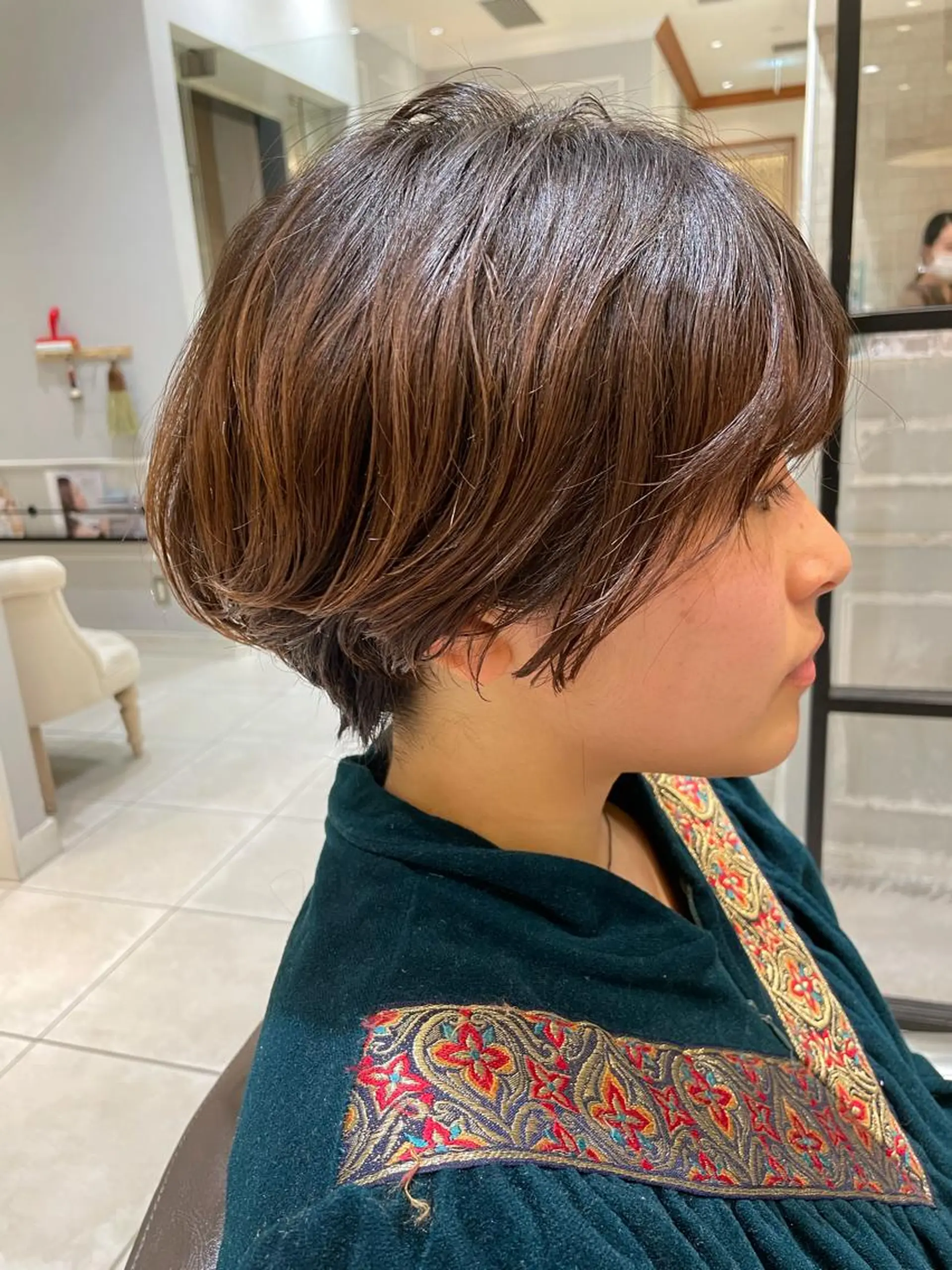 ショート カラー ブリーチ イヤリングカラー インナーカラー くせ毛 似合わせカット アンブレラカラー💫 フェイスフレーミングのヘアスタイル