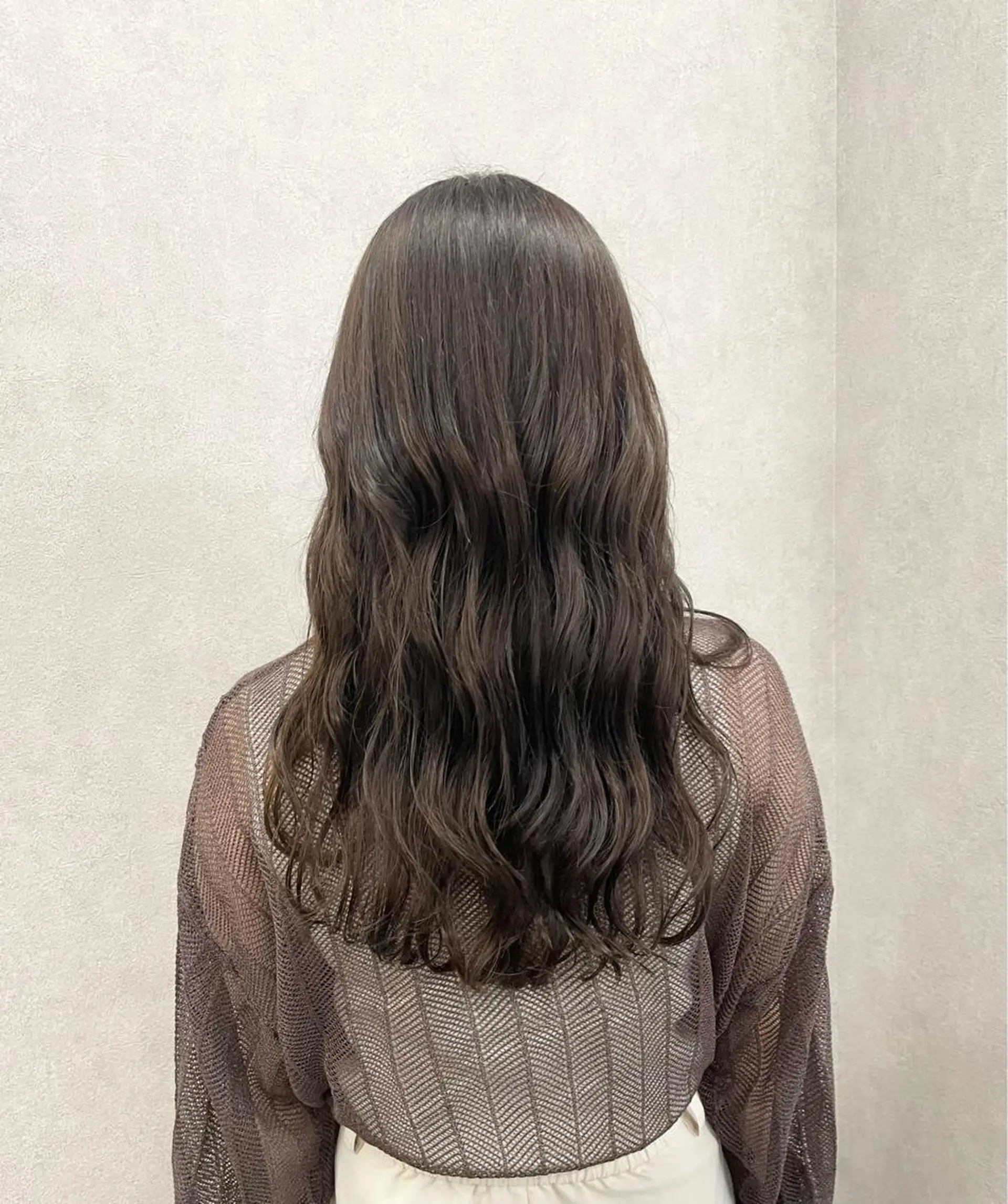 セミロング カラー グレージュ いなみね はるきのヘアスタイル
