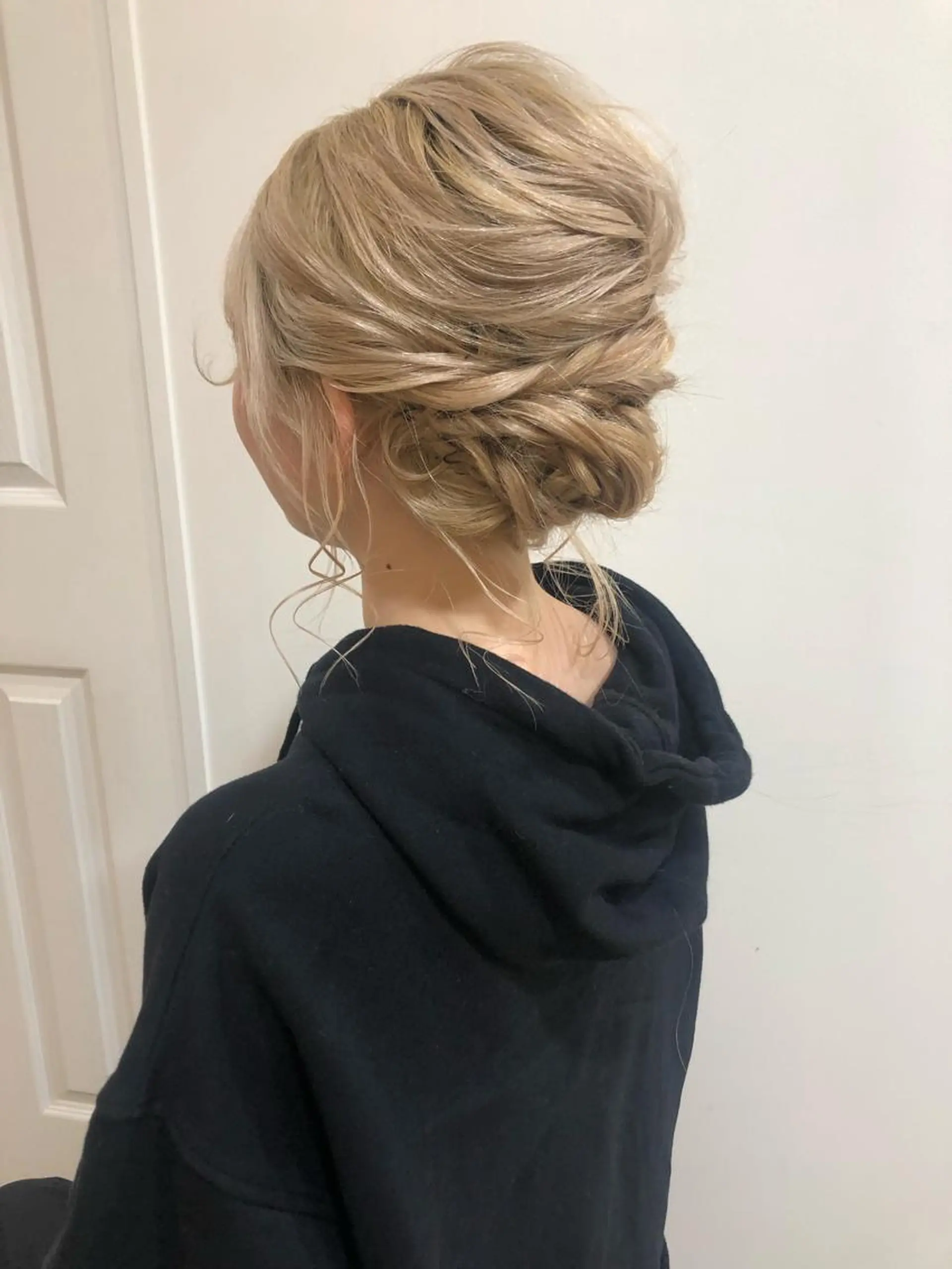 ミディアム カラー ヘアアレンジ ヘアセット MIOベージュカラー 柔らかいカラーのヘアスタイル