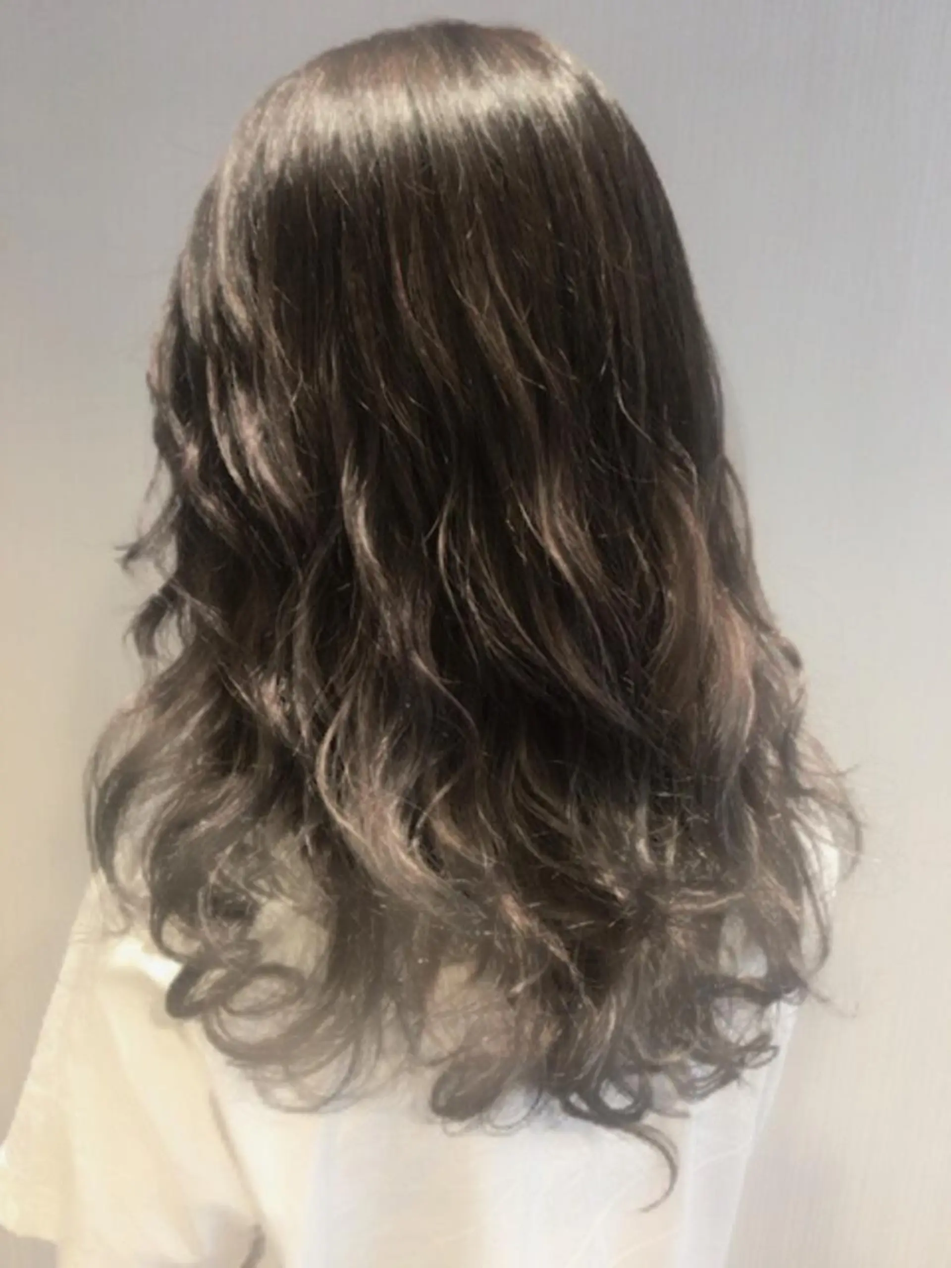 ミディアム カラー パーマ ヘアアレンジ 黒髪 シルバー ヘアカラー 【mokuオーナー】 ちはるのヘアスタイル