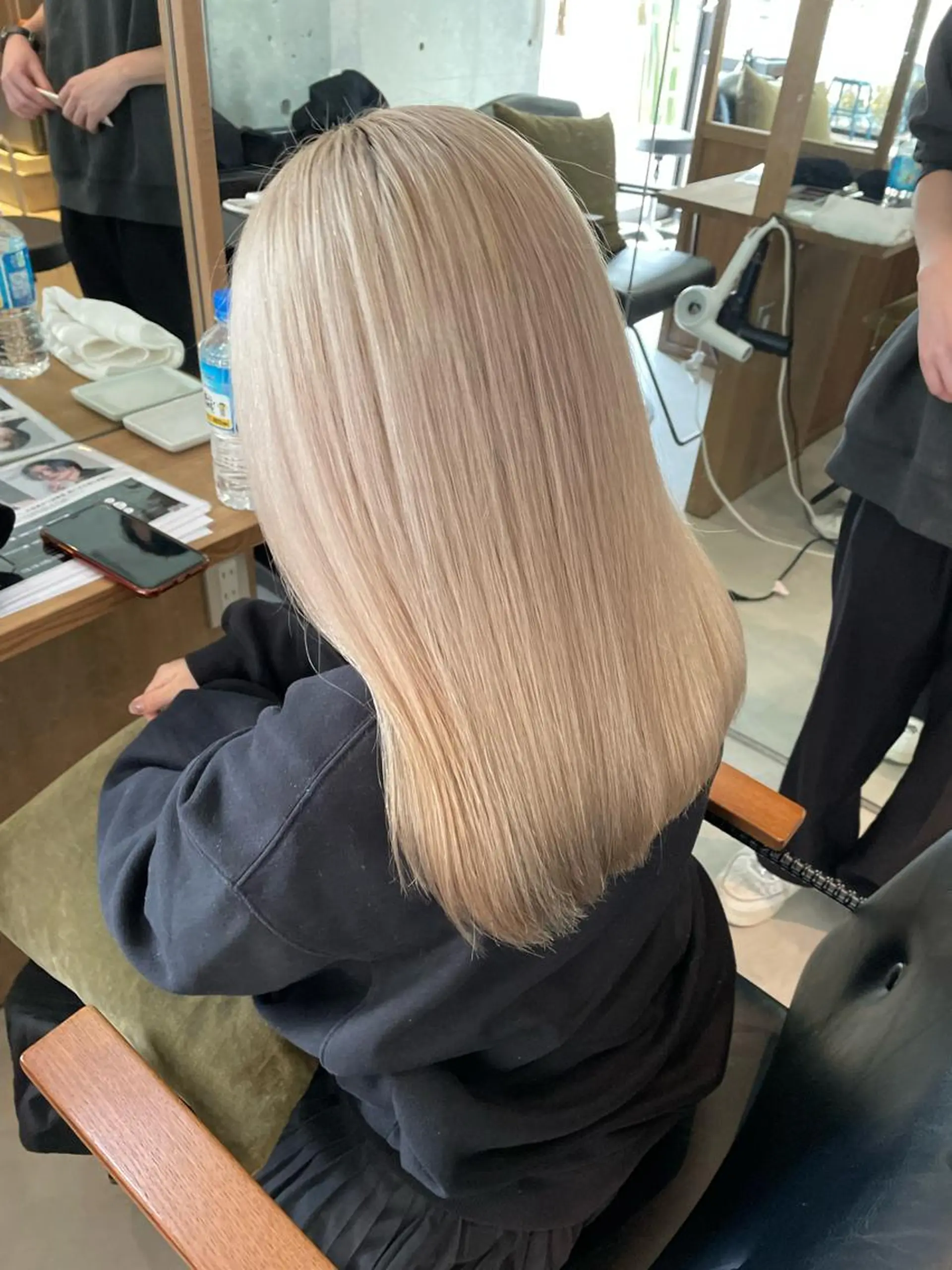 セミロング シンプル 美容室のヘアスタイル