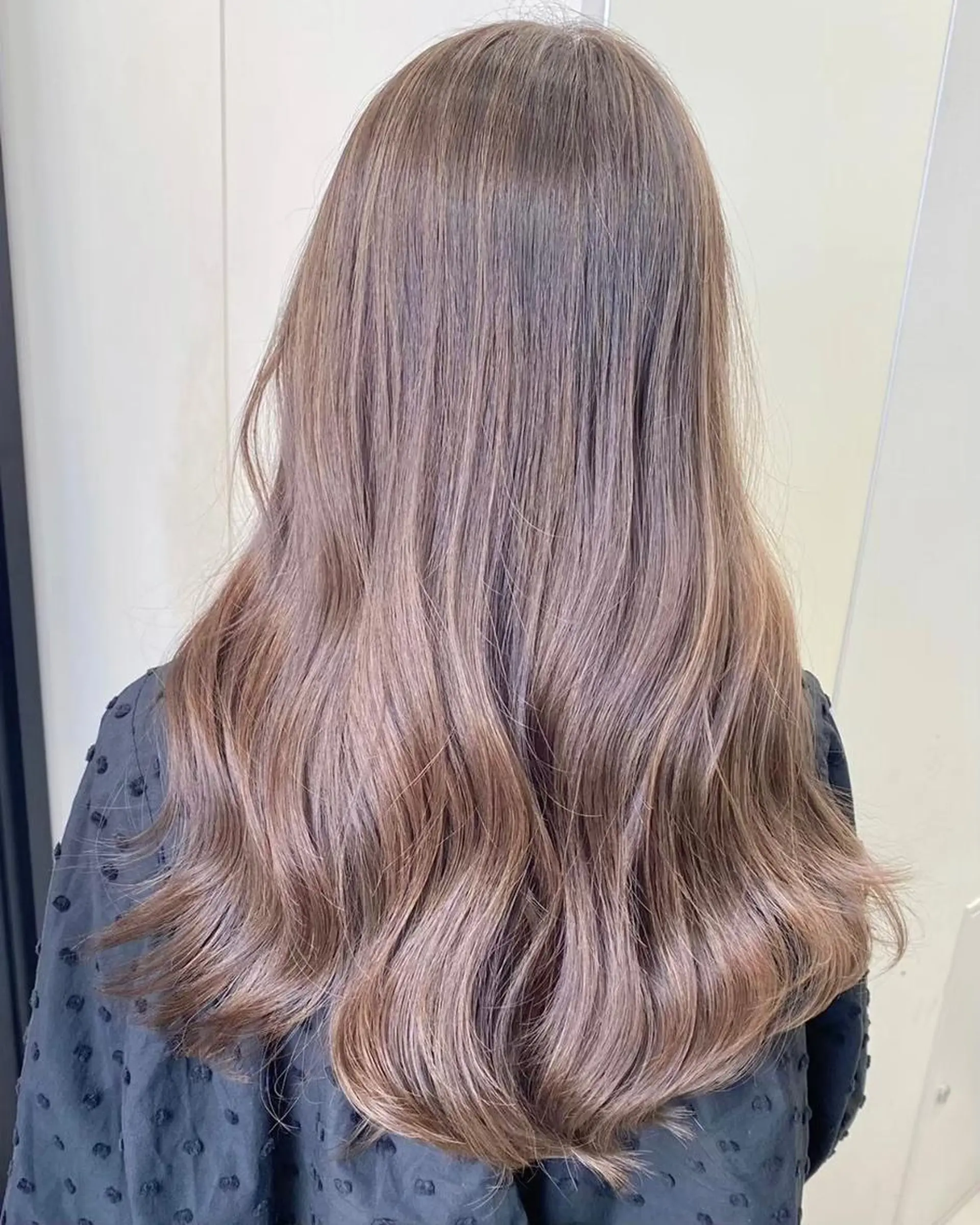 ミディアム カラー ミディアムパーマ ブリーチ ダブルカラー ハイライトカラー イルミナカラー 【公式】amble luxe 中野のヘアスタイル