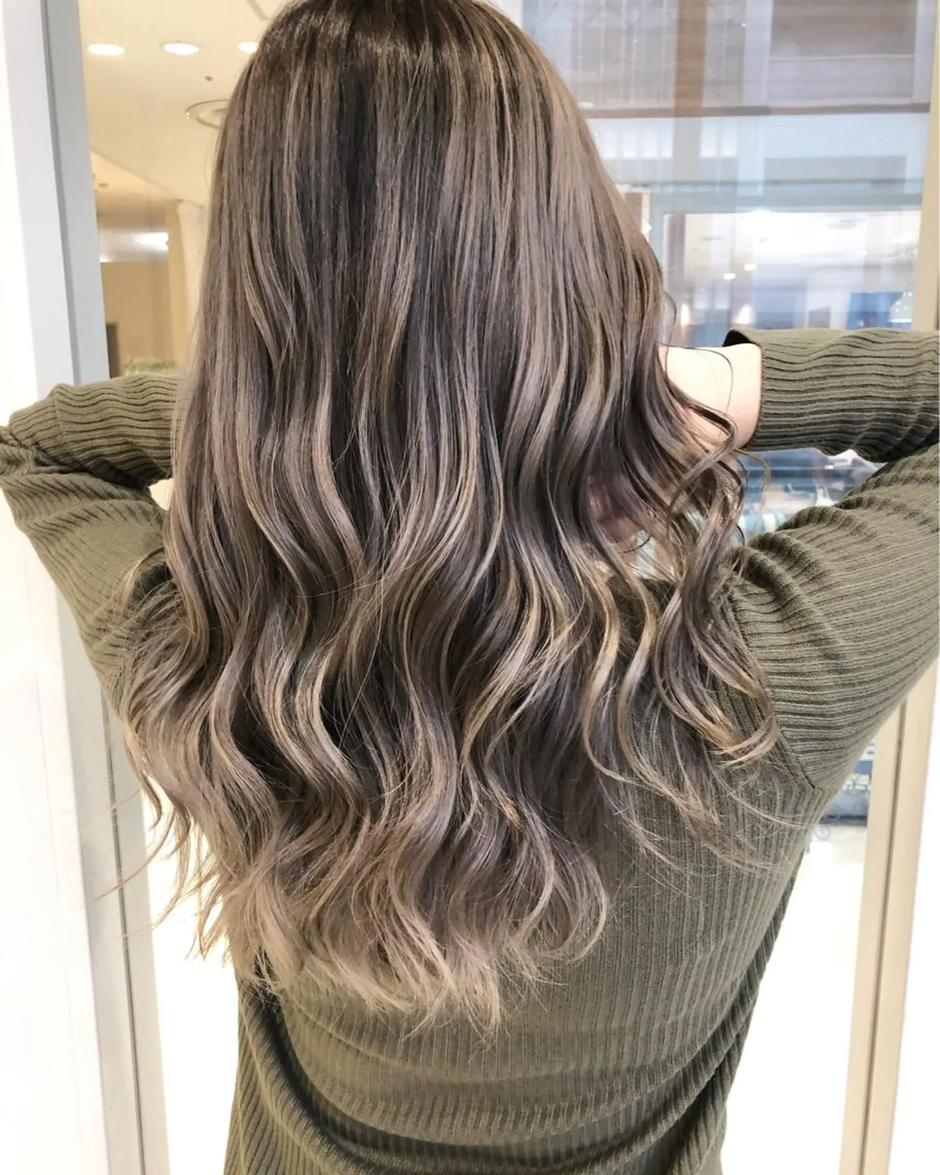 セミロング カラー タナカ タクヤのヘアスタイル