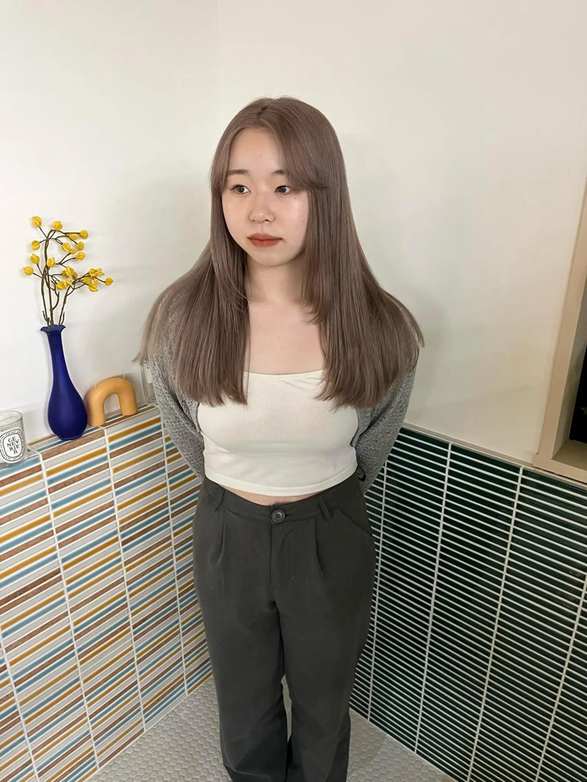 ミディアム カラー ブリーチ グレージュ ヘアカラー トリートメント 🩷ハイトーン透明感 レイヤー🩷ユリカのヘアスタイル