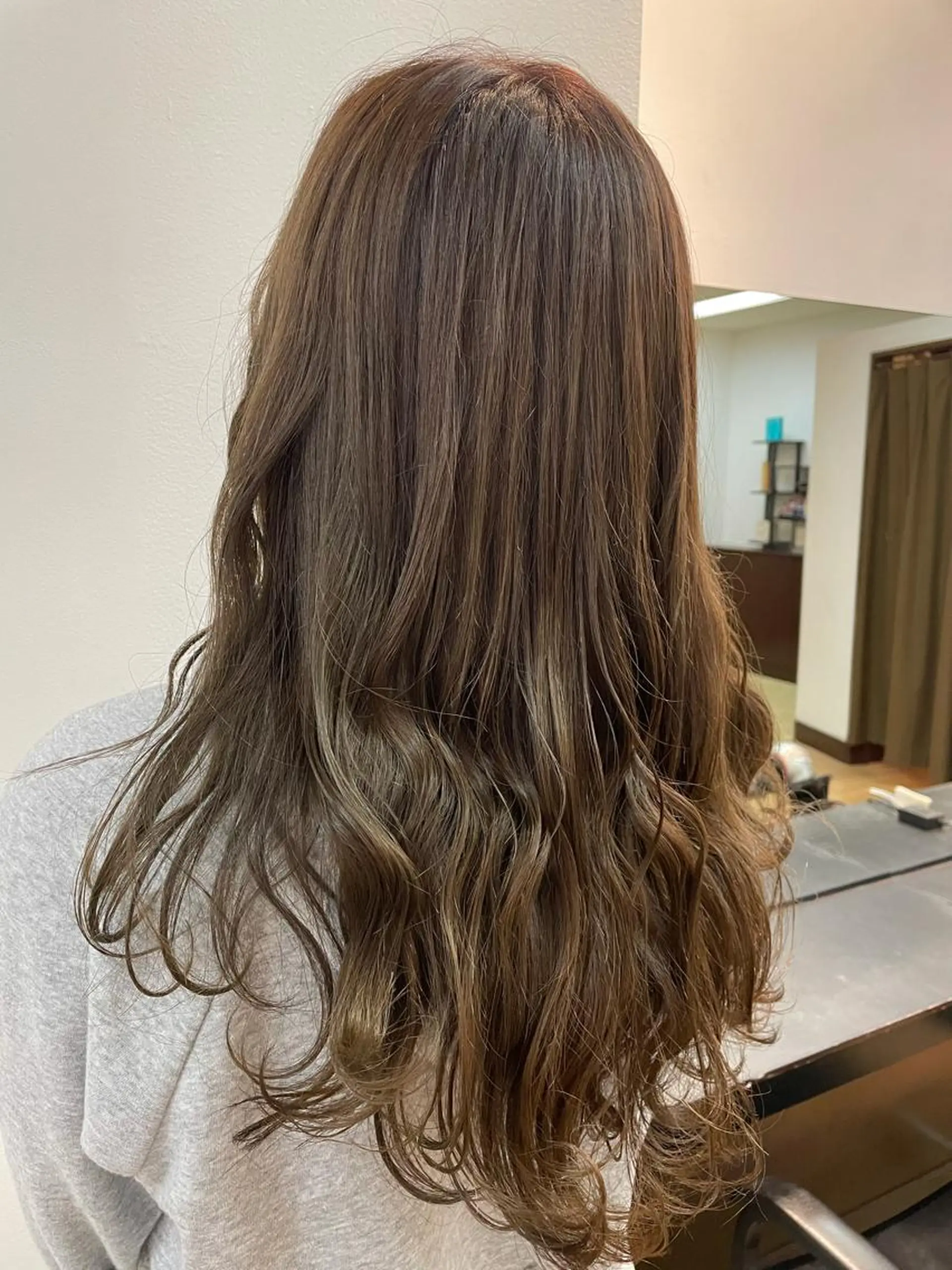 ロング カラー ベージュカラー 透明感カラー ミルクティーベージュ 悠 亜のマツエク・マツパデザイン