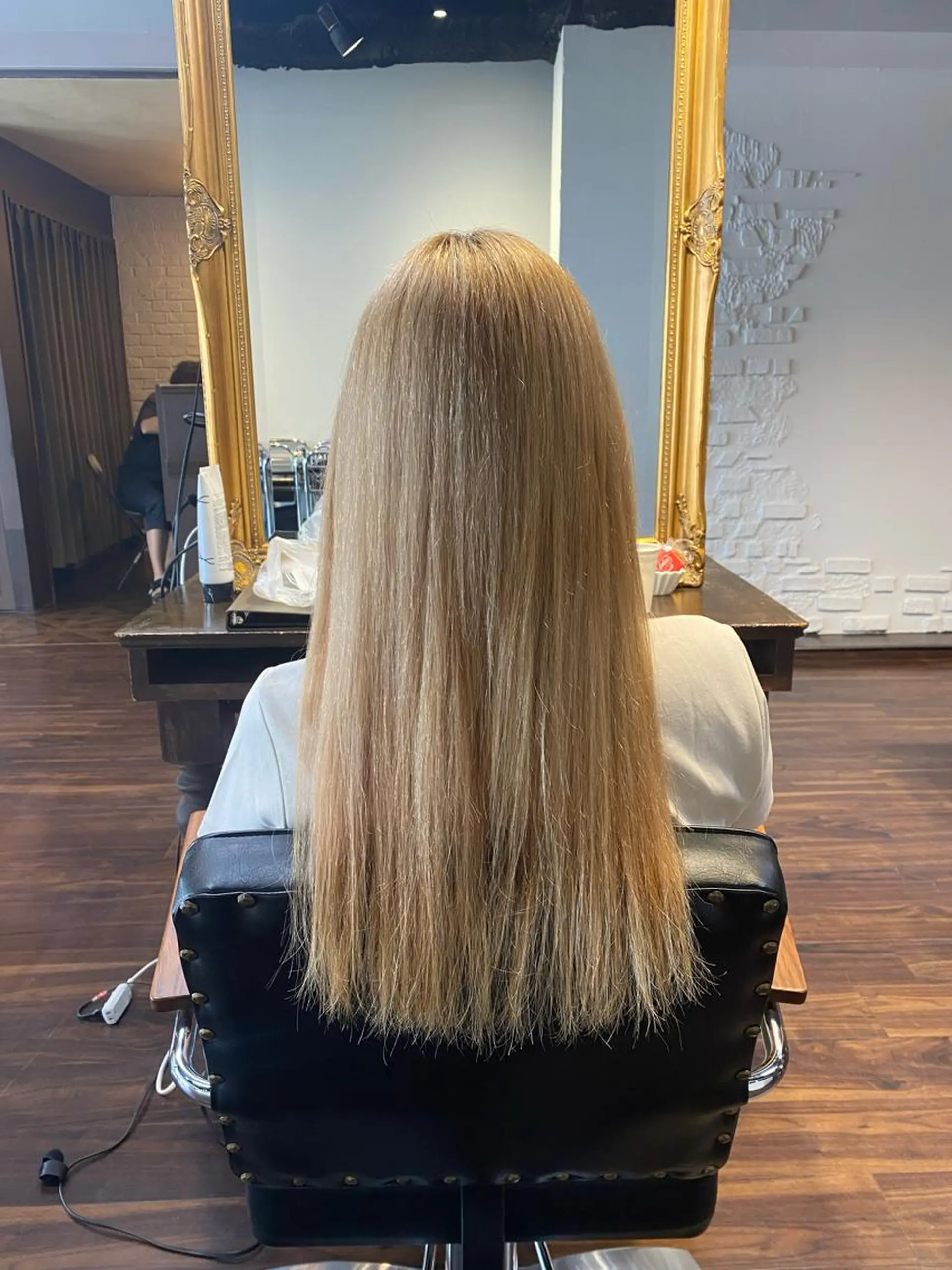 ロング カラー パーマ ヘアアレンジ ブリーチ 髪質改善 縮毛矯正 酸性ストレート ストレートパーマ レイヤーカット×髪質 改善🇰🇷シオリのヘアスタイル