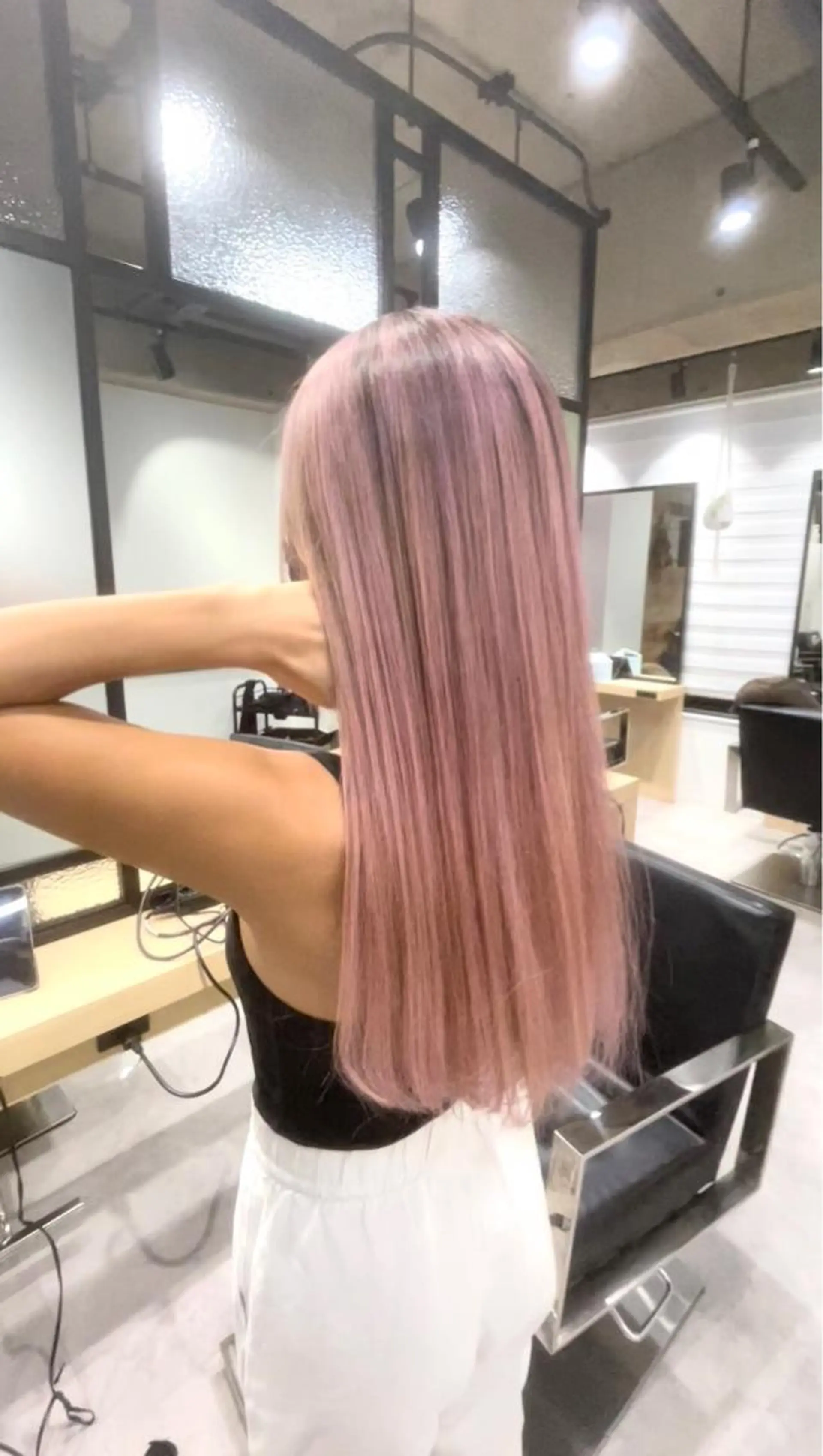 ロング カラー ブリーチ ケアブリーチ ヘアカラー トリートメント 白髪ぼかしハイライト バレイヤージュヤマトのヘアスタイル