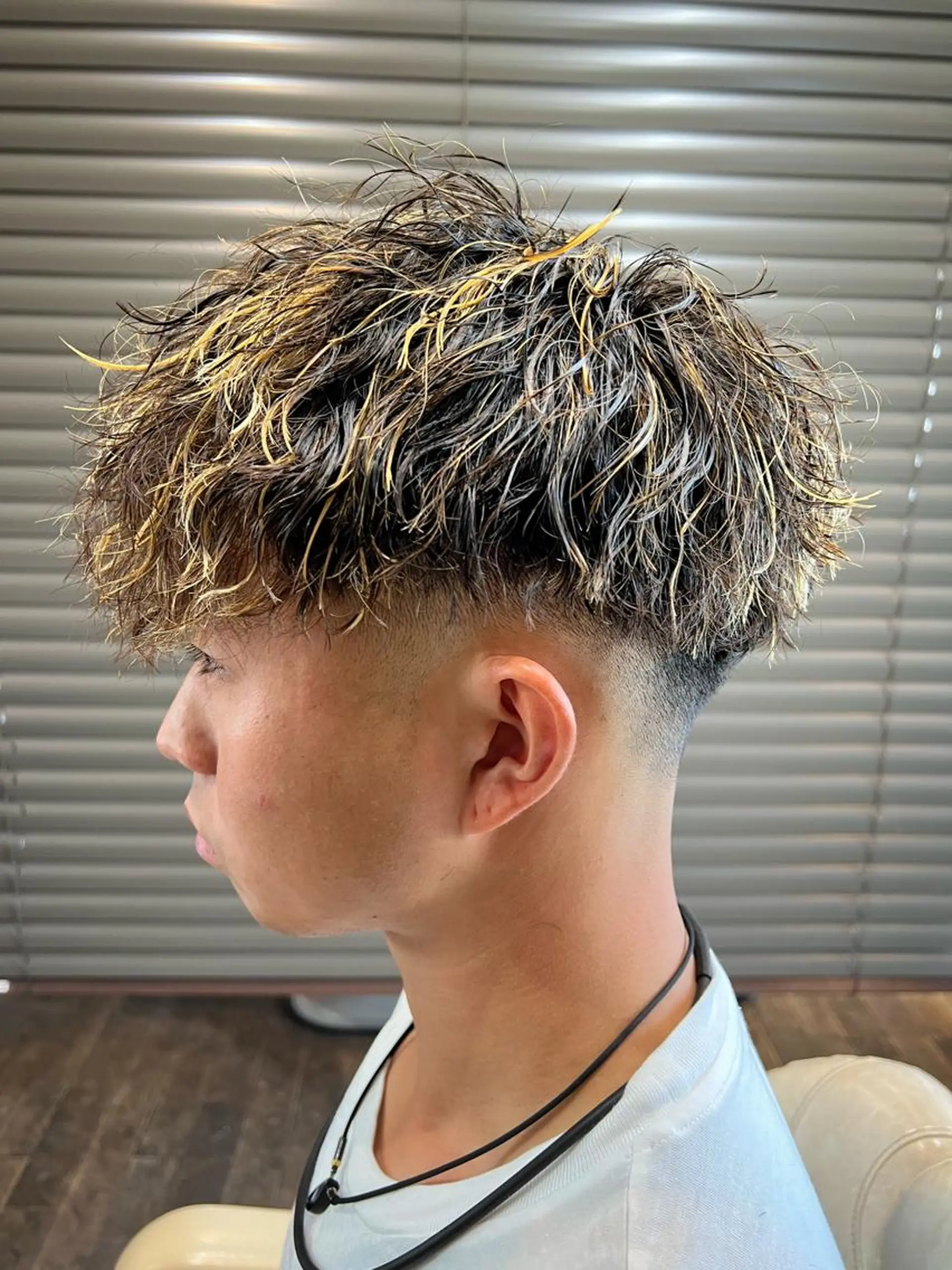 ショート カラー パーマ メンズ メンズメッシュ メッシュ 二本木 秀成のヘアスタイル