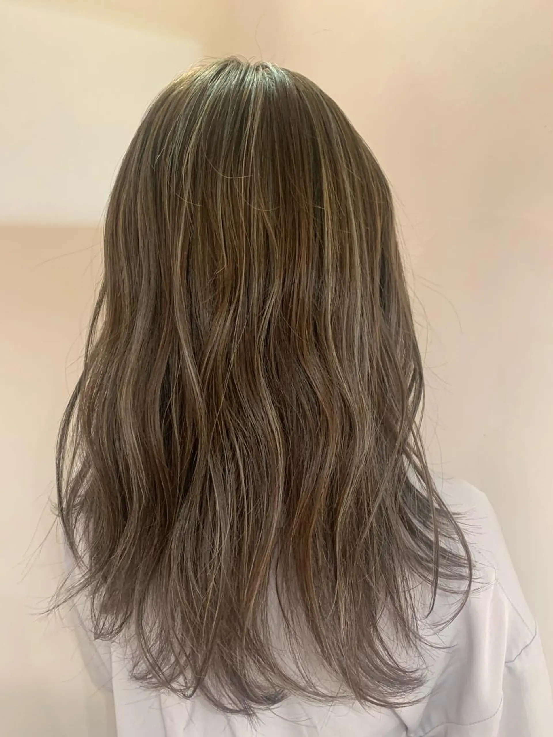 ロング カラー ハイライトカラー ハイライト Ｖｉｏｔ  銀座 樋口 桃佳のヘアスタイル