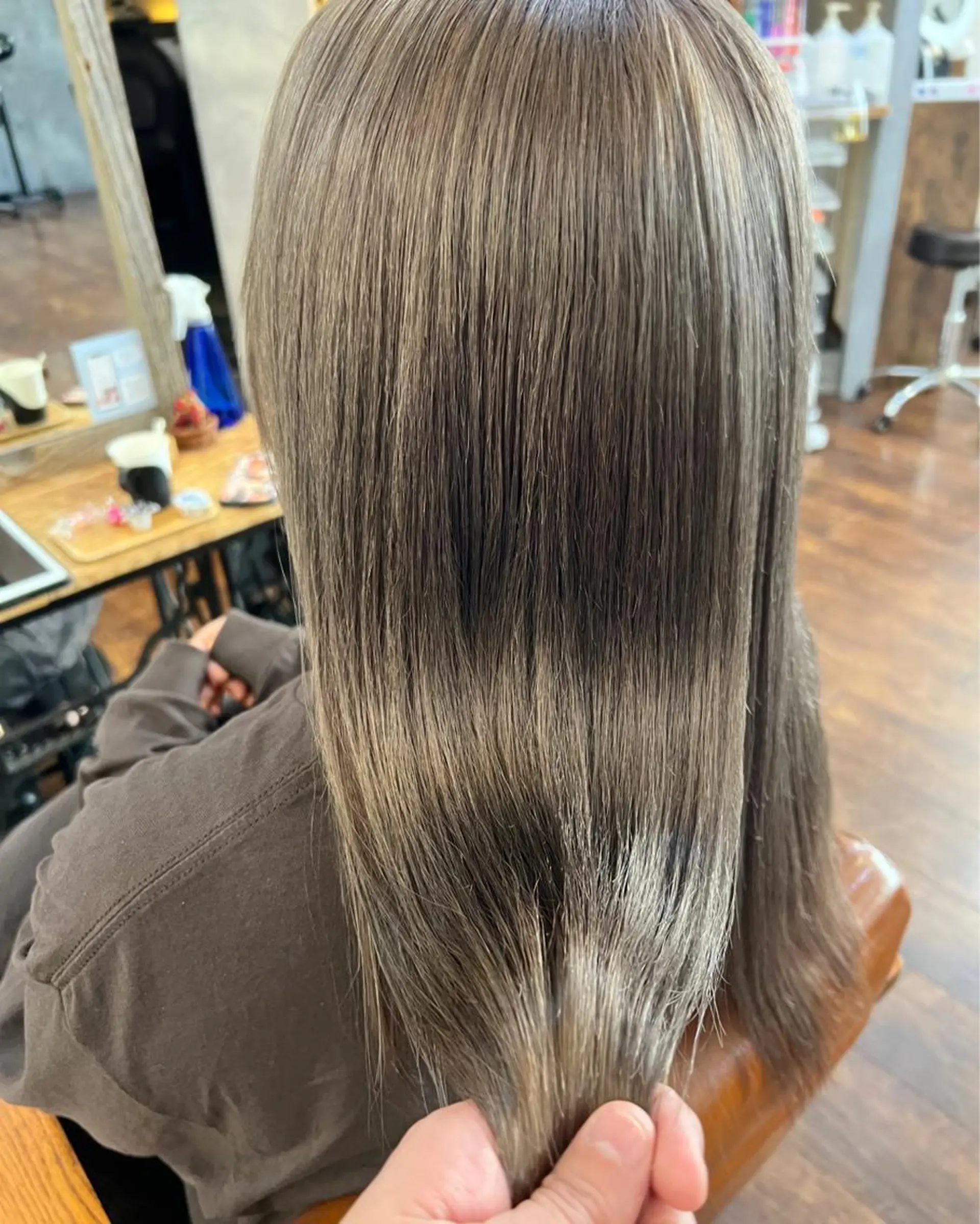 ロング アッシュ 「ヲタクに美容室は難しい。」所属・インナーカラー🦔 🐾KEISUKEのヘアスタイル