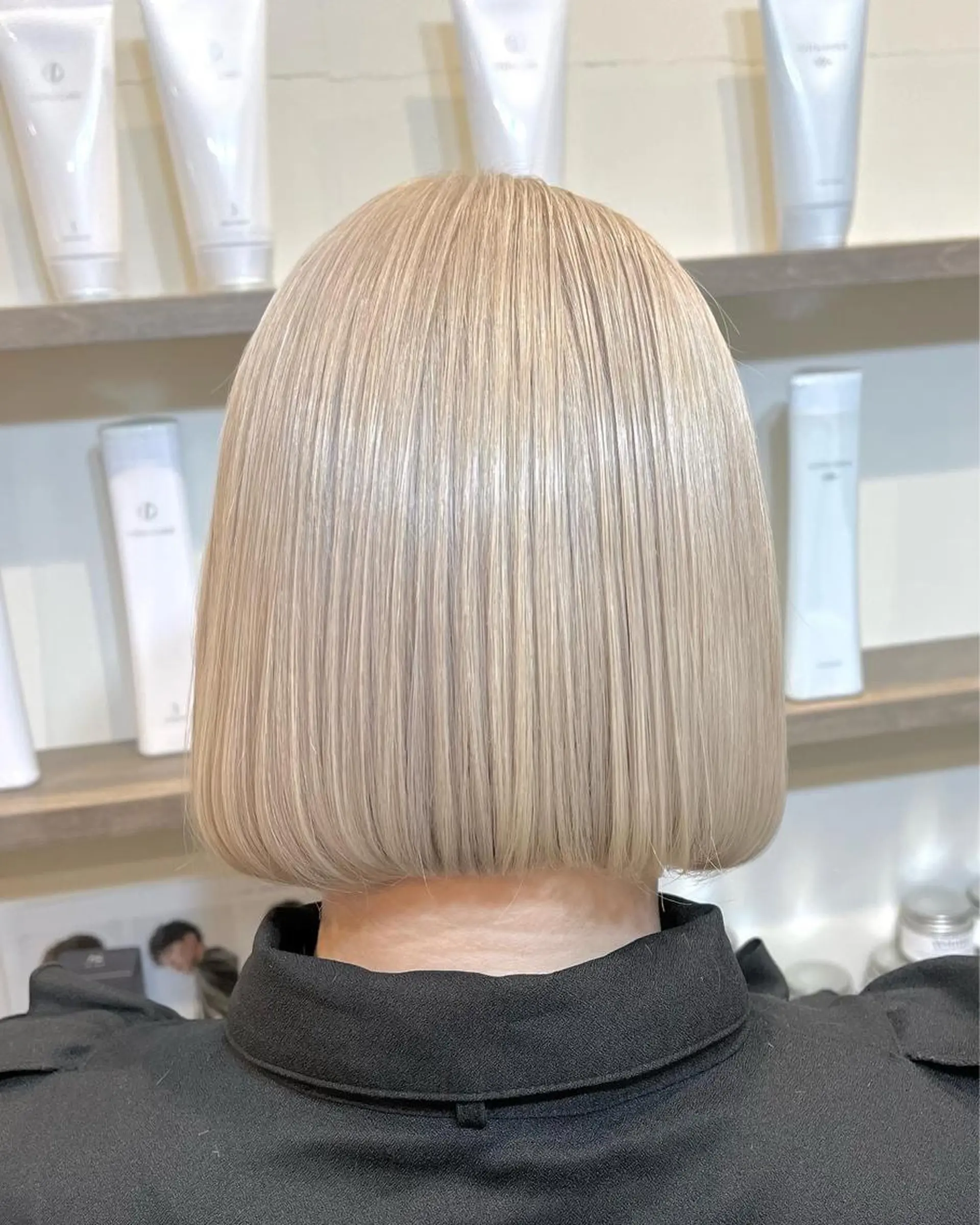 ショート ブリーチ毛の縮毛矯正 ハイトーン/岡本智樹のヘアスタイル