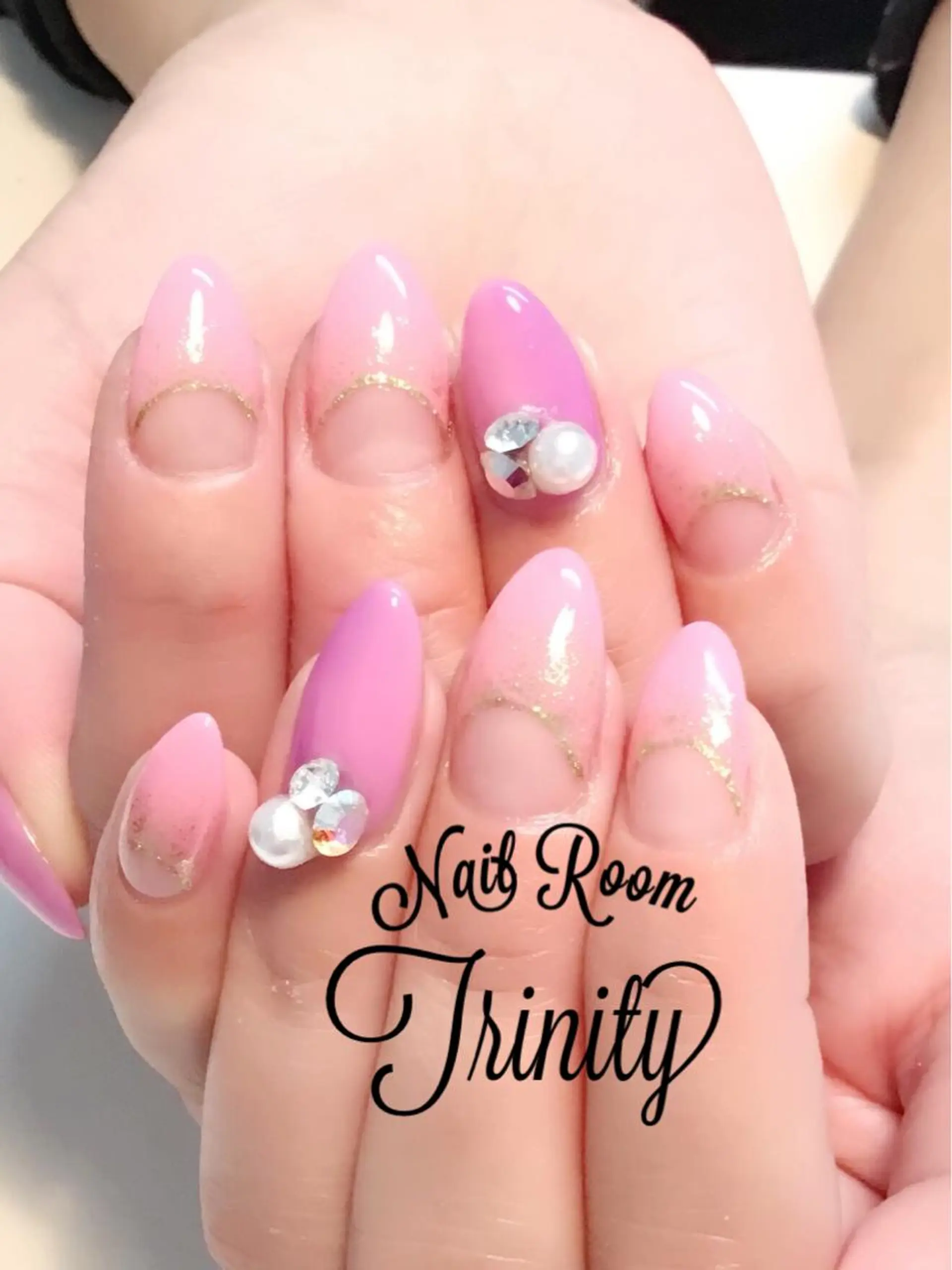 ネイル ハンドネイル Trinity ネイリストスタッフのネイルデザイン