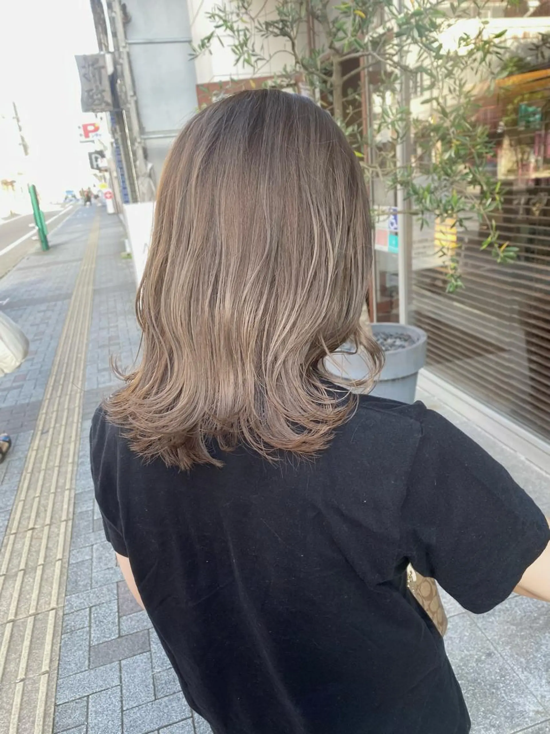 ミディアム カラー ヘアアレンジ ブリーチ 透明感カラー カット ヘアカラー トリートメント 溝口 ひなこのマツエク・マツパデザイン