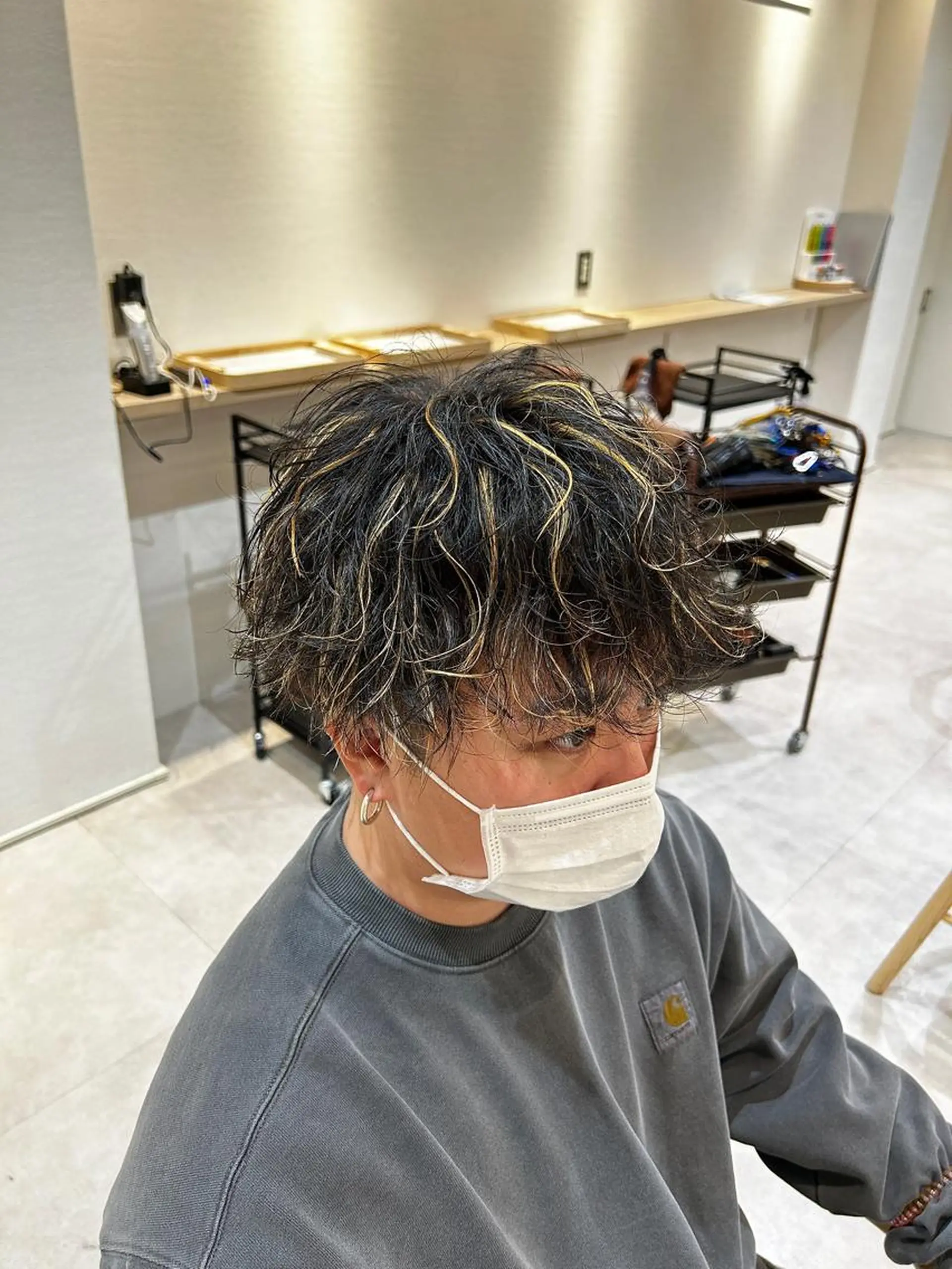 ショート カラー パーマ メンズ メンズハイライト メンズパーマ 波巻きパーマ ハイライトカラー ハイライト メンズ支持数No.1 👑リュウ👑のヘアスタイル