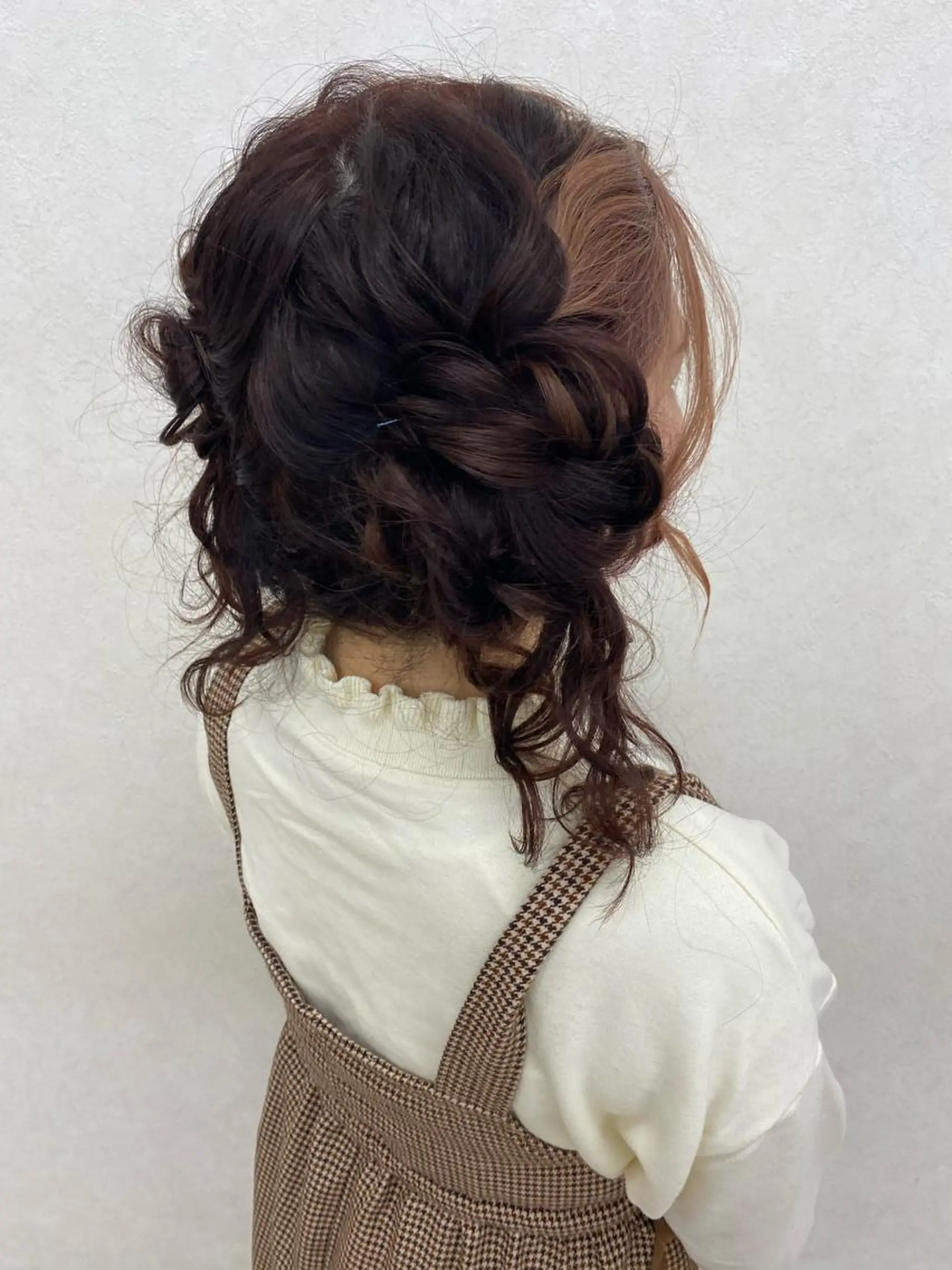 ロング カラー ヘアアレンジ お団子ヘア ブリーチなしベージュ /ヘアセット/ミユのヘアスタイル