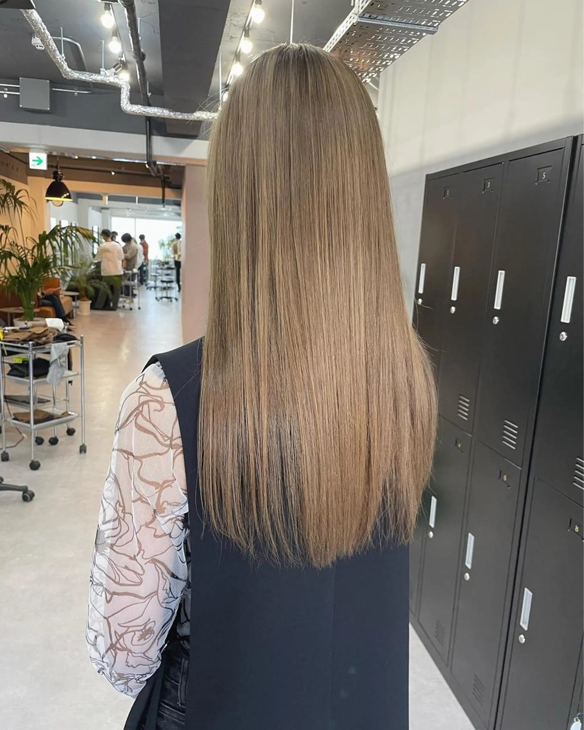 ロング ミルクティーベージュ ❤︎レイヤー MIAのヘアスタイル