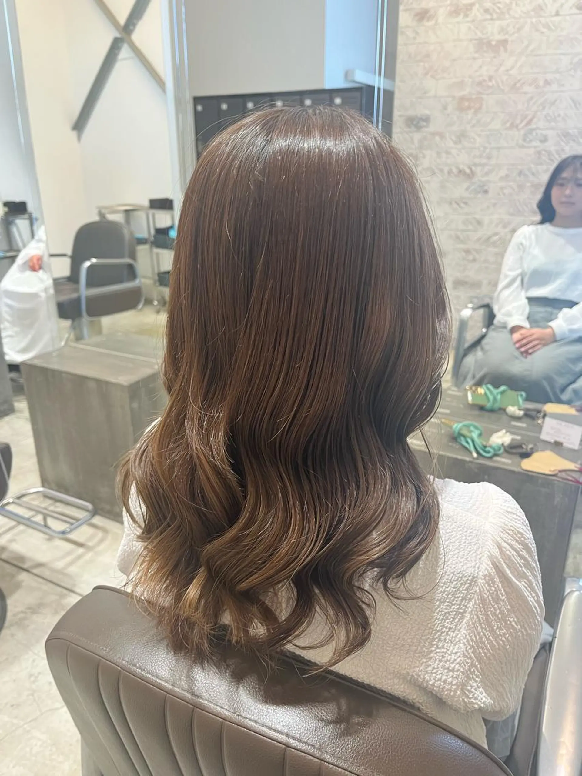 セミロング カラー 西崎 満里奈のヘアスタイル