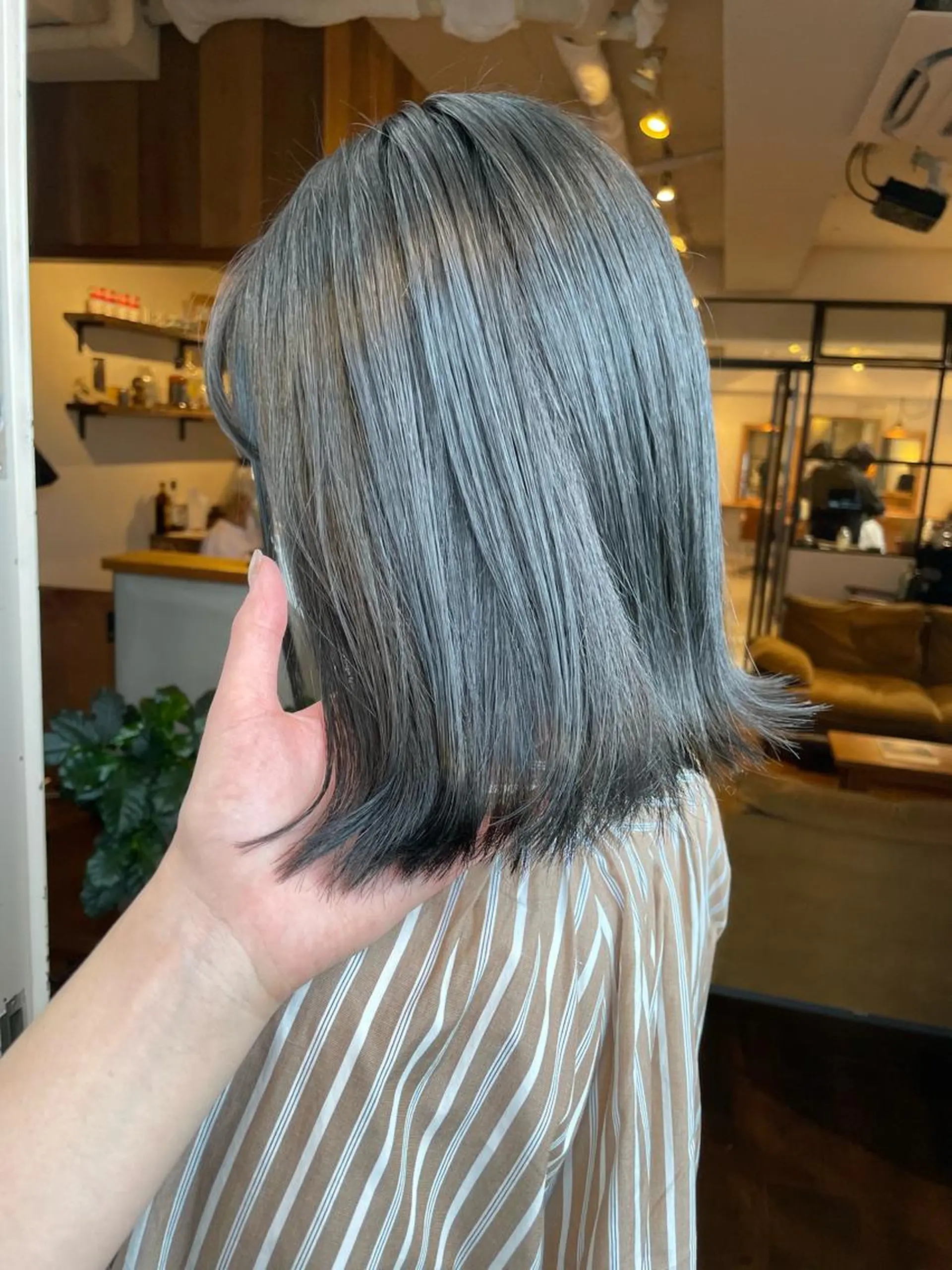 カラー ファッションに 溶け込むstyleのヘアスタイル