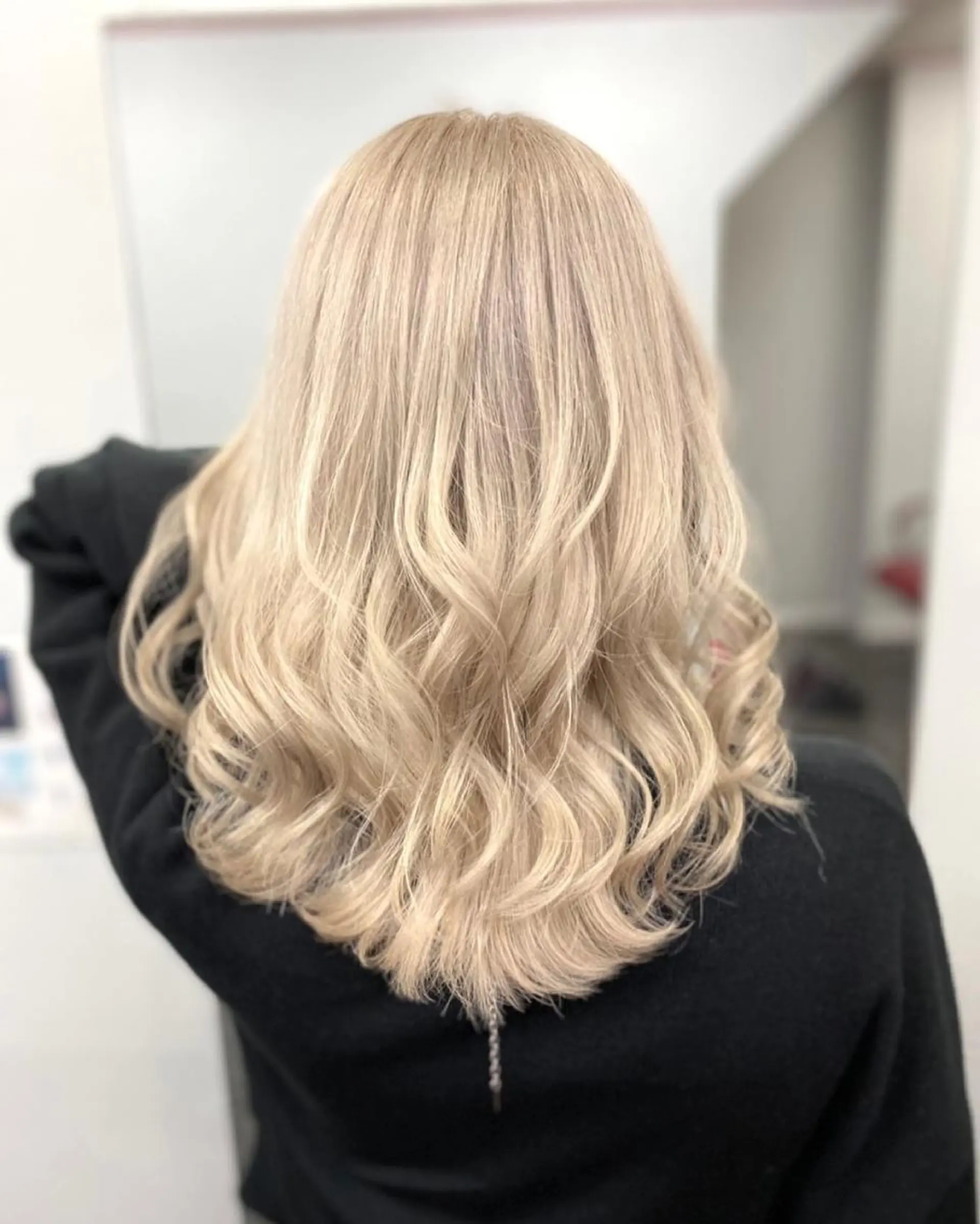 セミロング カラー カット ヘアカラー 🤍爆モテハイトーン 🤍ブリーチ特化🤍のヘアスタイル