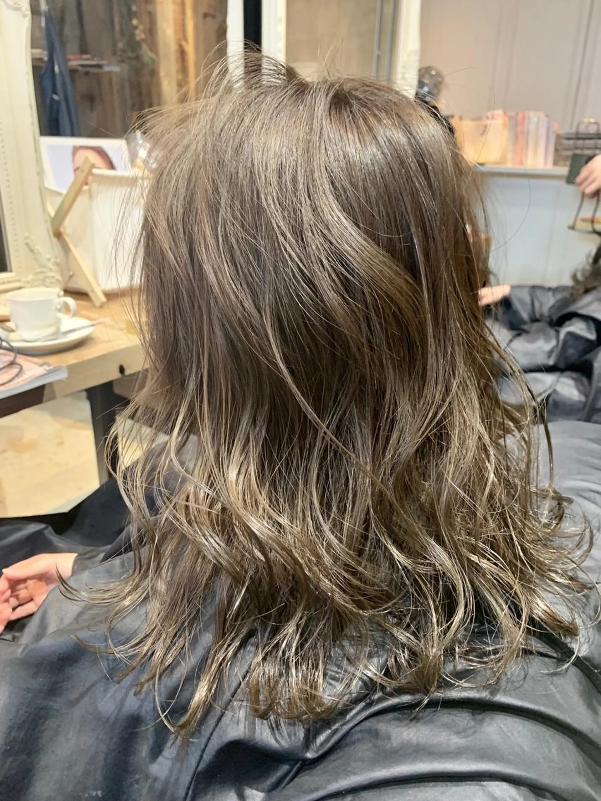 ミディアム カラー パーマ ベージュカラー イルミナカラー ヘアカラー トリートメント Chlom🌿Top Stylist沖田のヘアスタイル