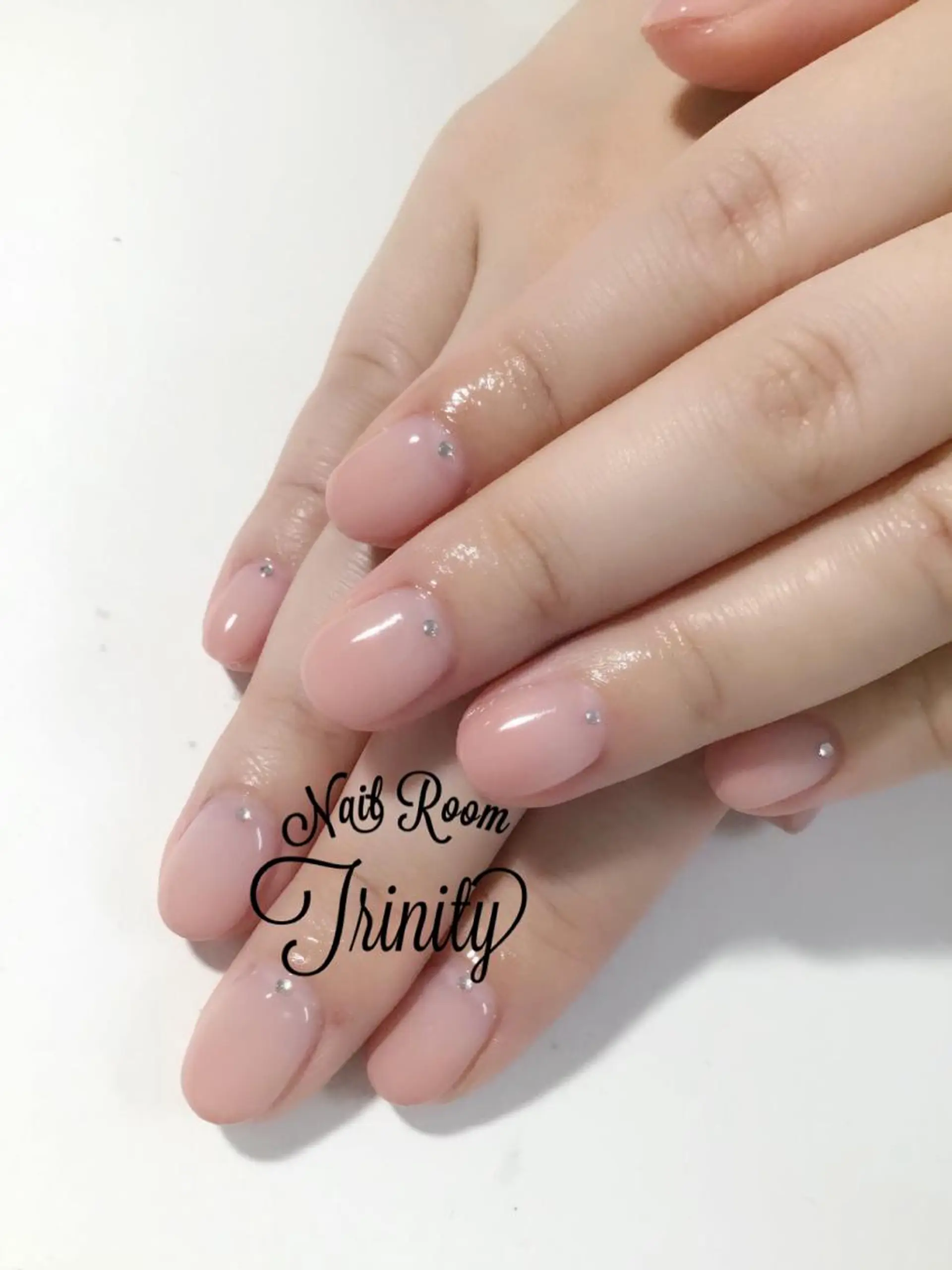 ネイル ハンドネイル Trinity ネイリストスタッフのネイルデザイン