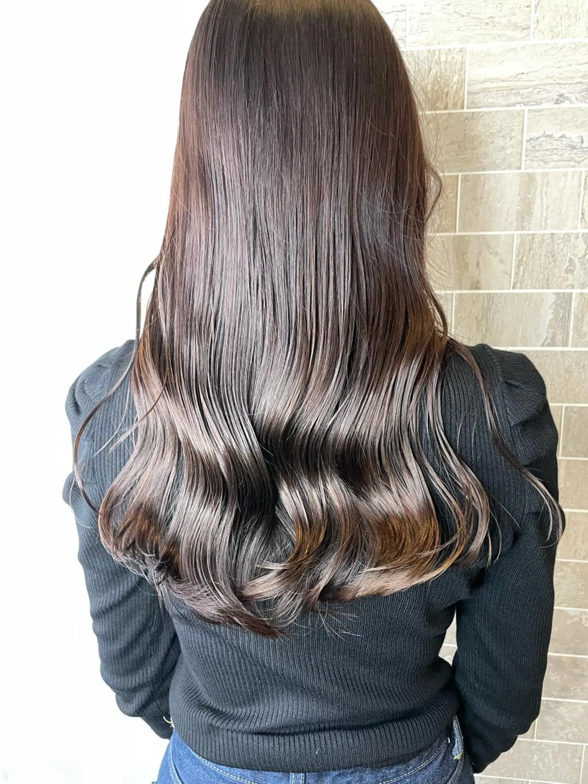 セミロング ブリーチ毛矯正.髪質 改善.髪にドラマをのヘアスタイル