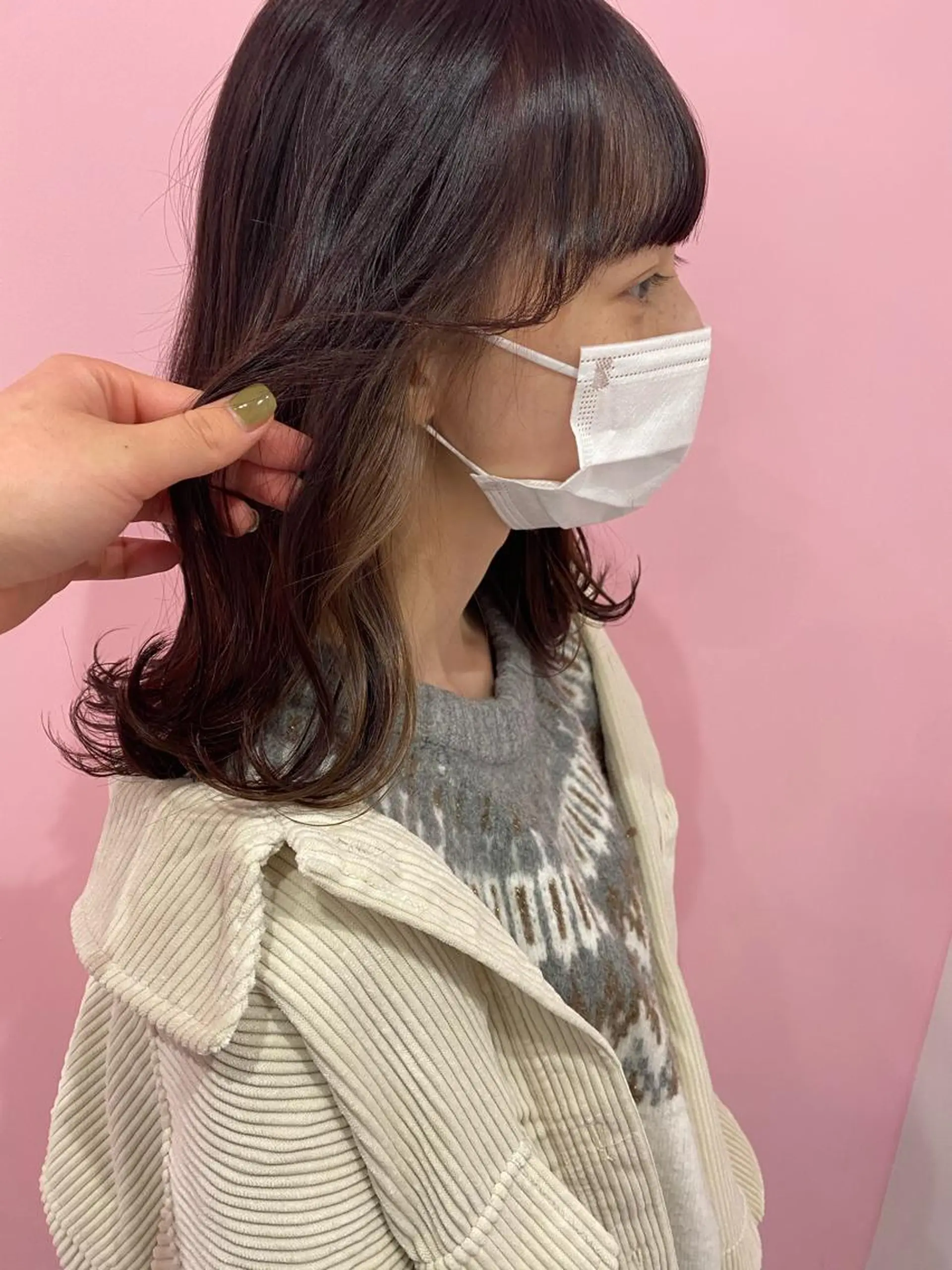 ミディアム カラー パーマ ミディアムパーマ イヤリングカラー 遠藤 愛莉のヘアスタイル