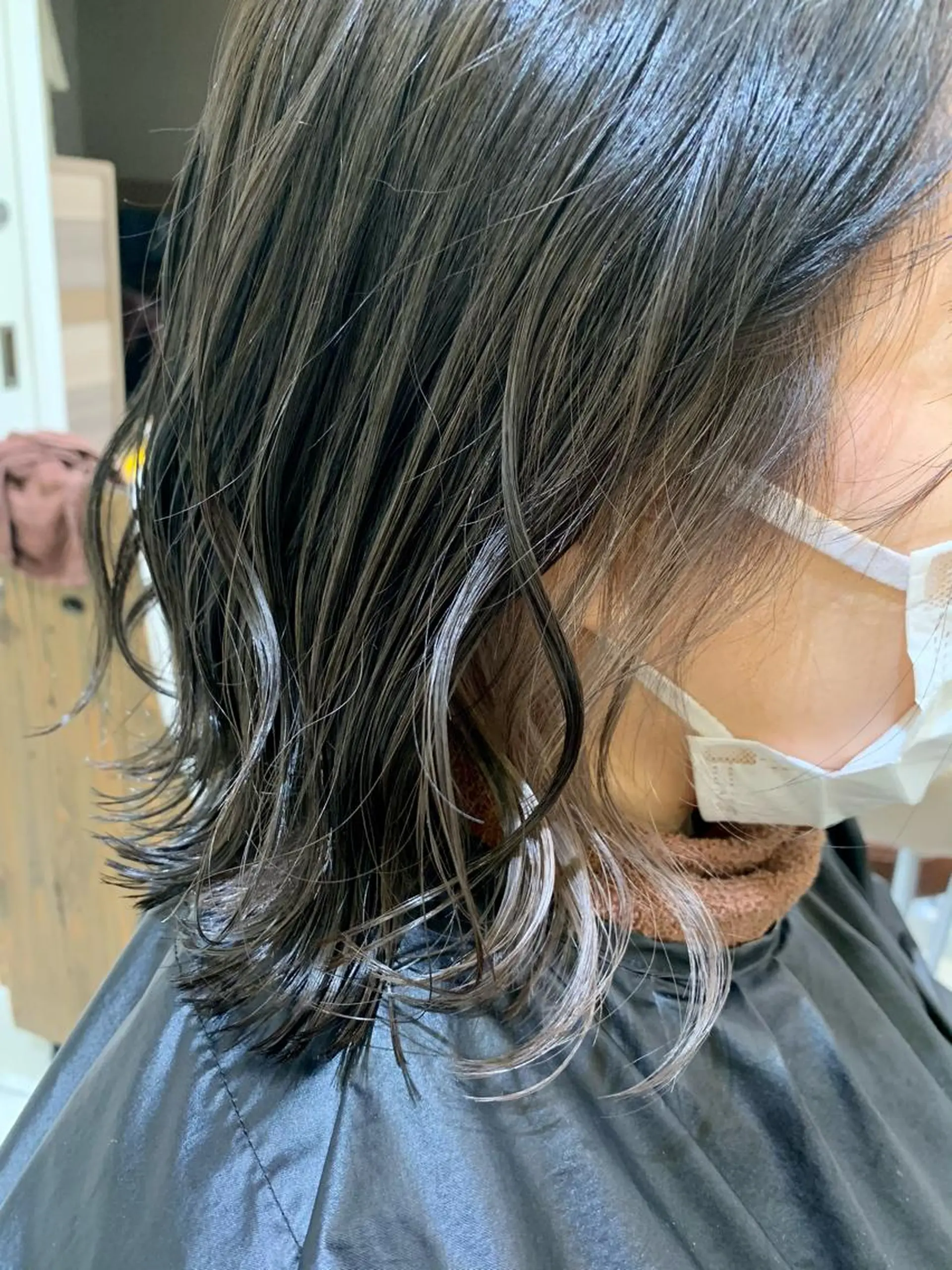 ミディアム カラー グレージュ インナーカラー 渡部 恭子のヘアスタイル