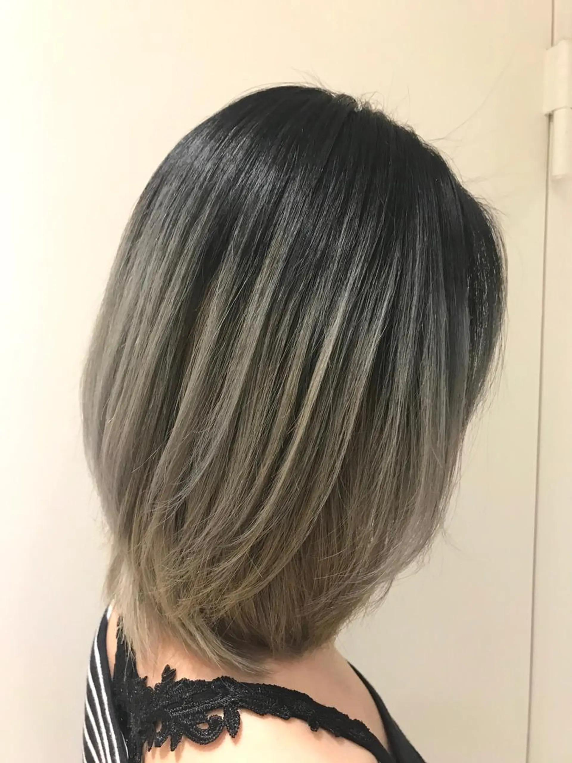 ミディアム 渋谷ハイトーン/ デザインカラー阿部のヘアスタイル