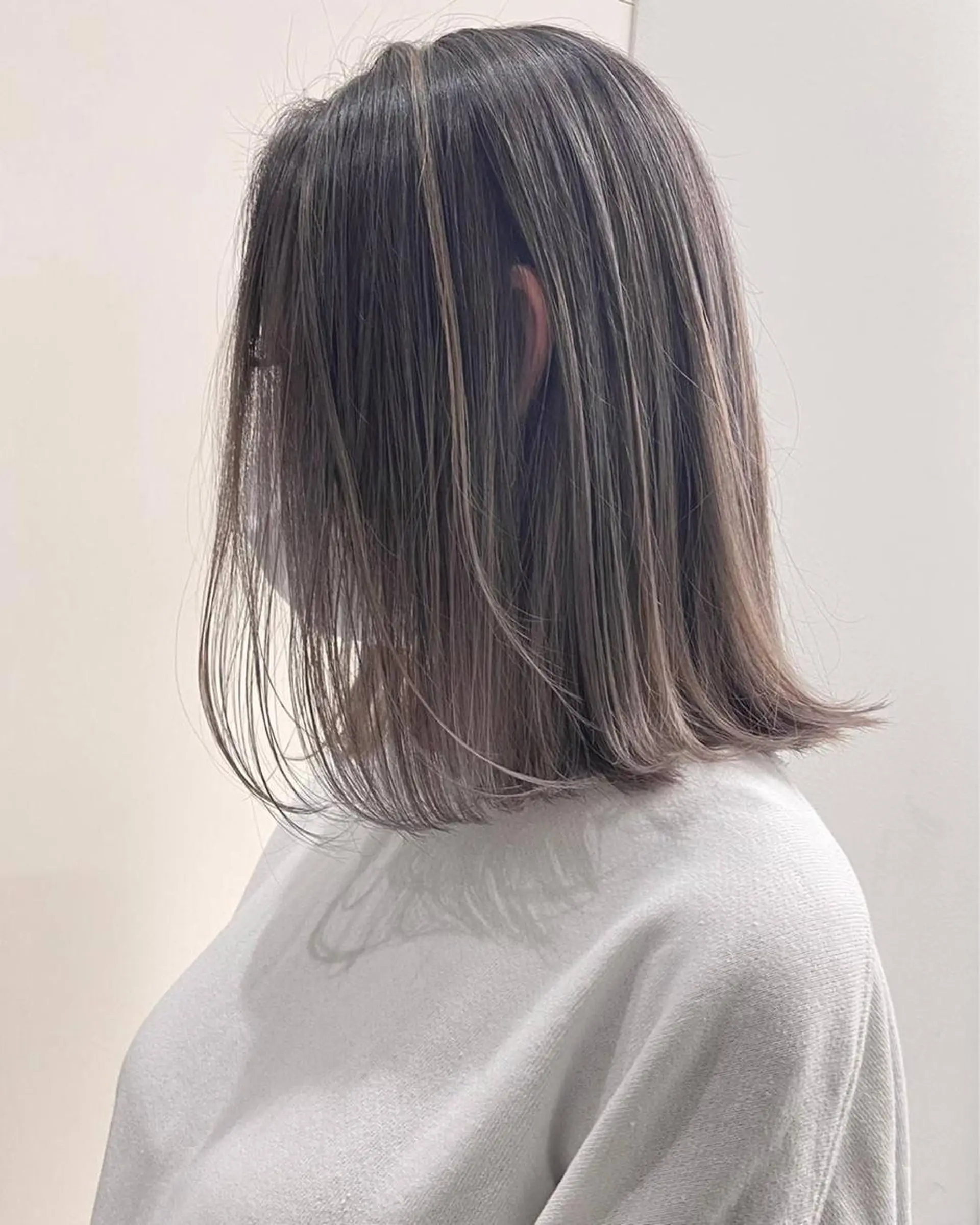 ミディアム 切りっぱなしボブ アッシュ ボブ ハイライト レイヤーカット カット ヘアカラー トリートメント ✨美髪透明感ソムリエ ✨💎KAZU💎のヘアスタイル
