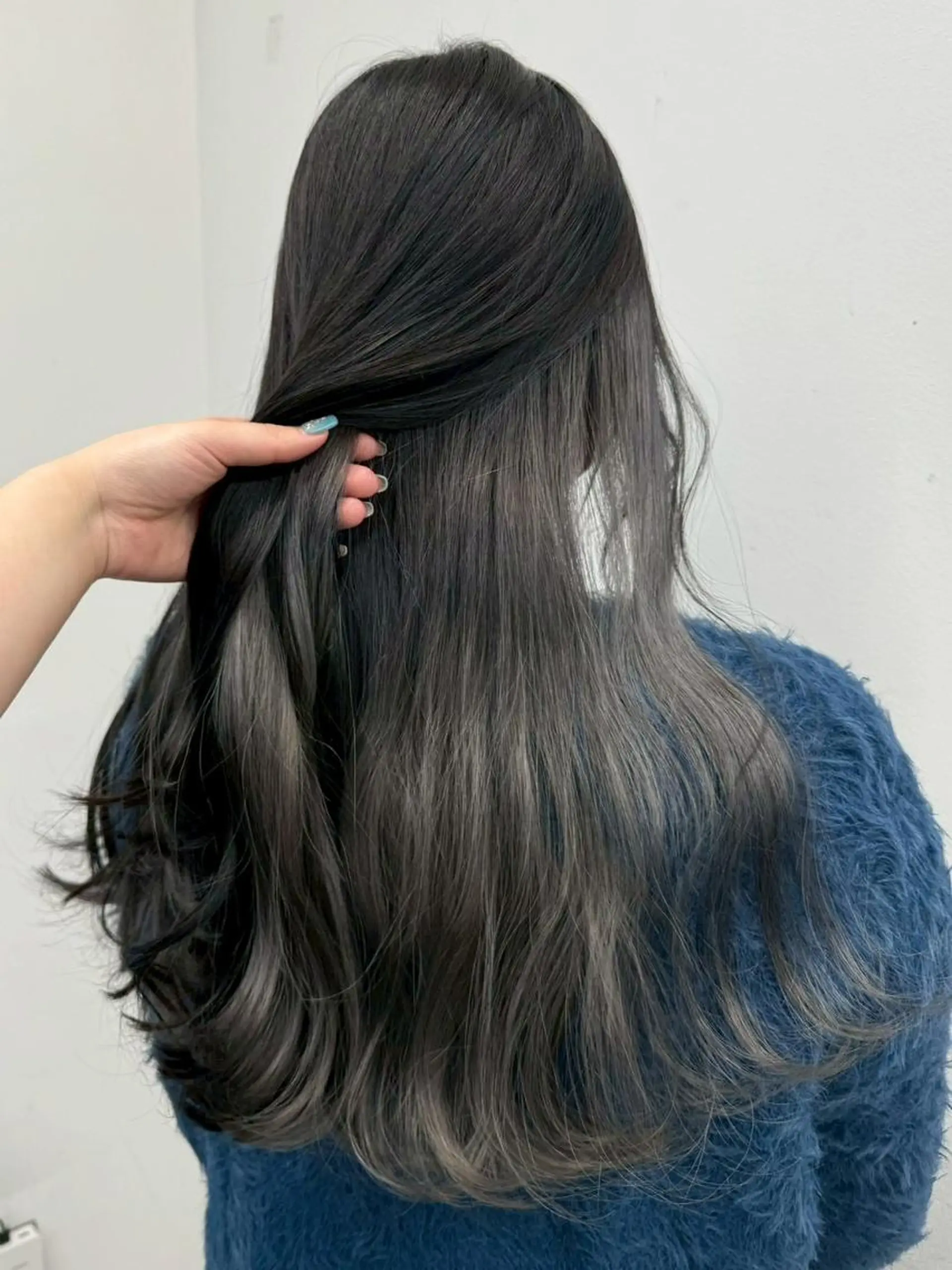 ロング カラー アディクシーカラー アッシュ ブルーカラー ダークアッシュ グレージュ 【公式】amble luxe池袋東口🩷のヘアスタイル