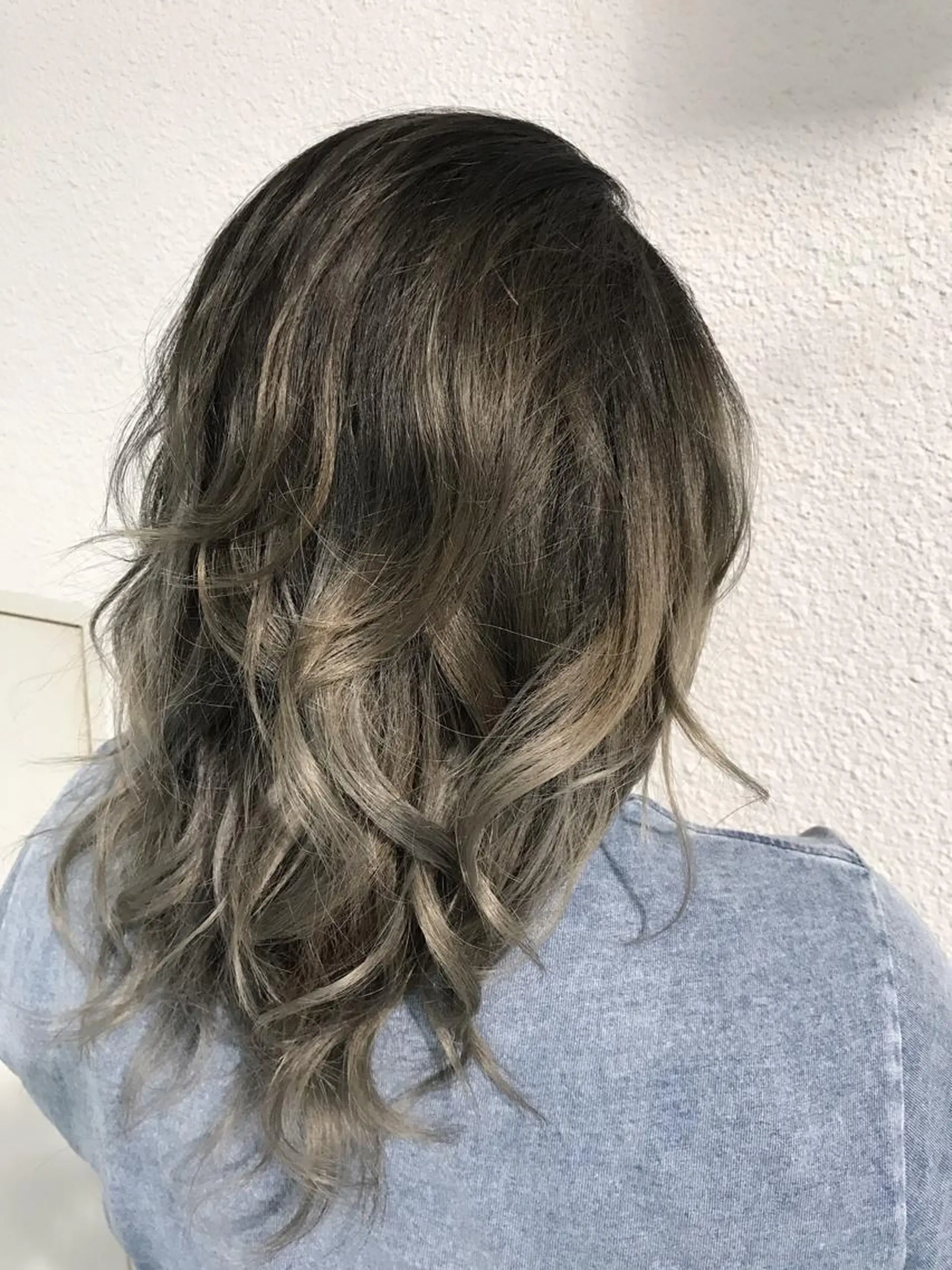 セミロング カラー バレイヤージュ ハイライトカラー ハイライト レイヤーカット ヘアカラー 中川 仁のヘアスタイル