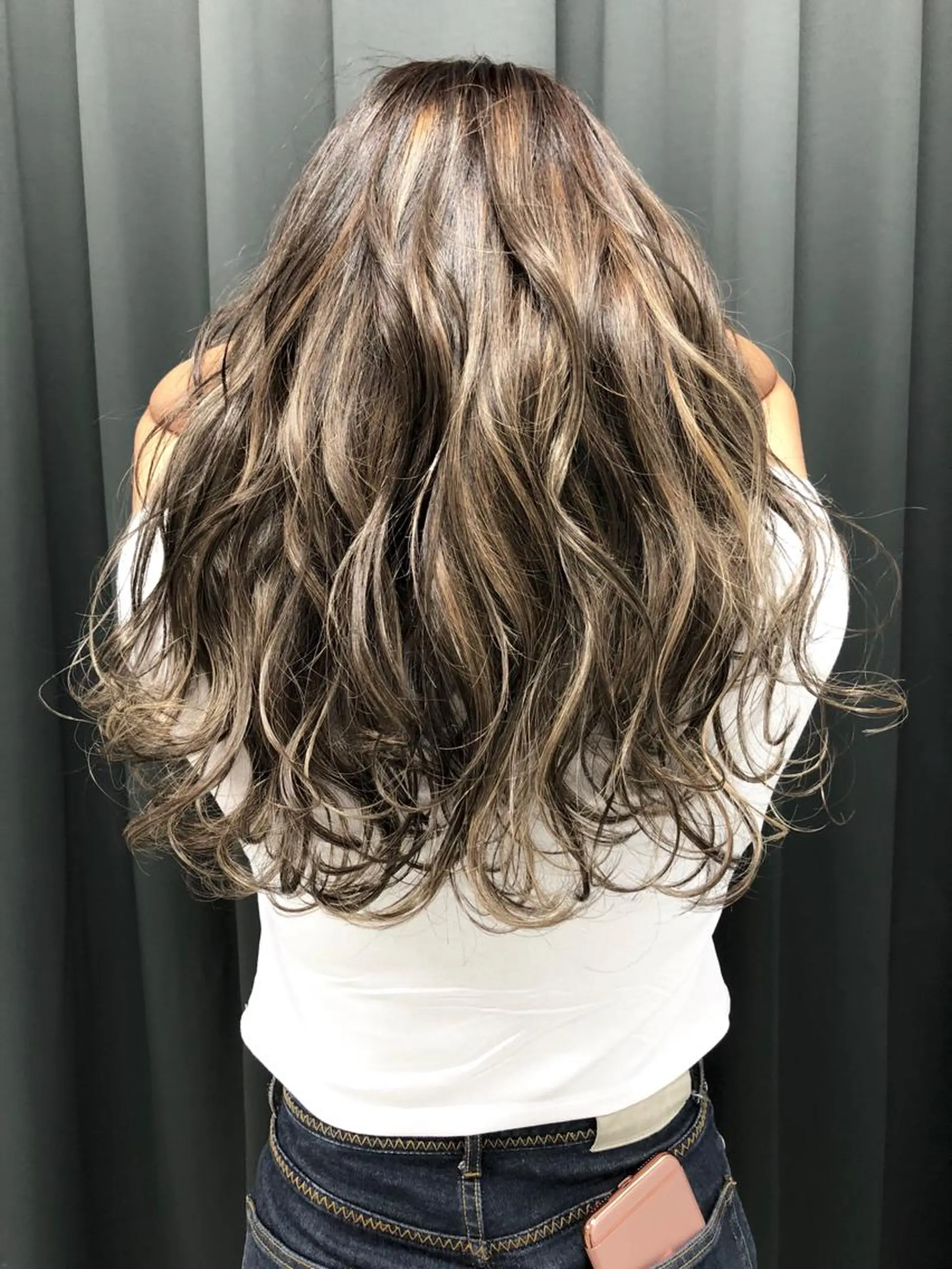 ロング ハイライト ヘアカラー トリートメント 小澤大輔 YOLO hairのヘアスタイル