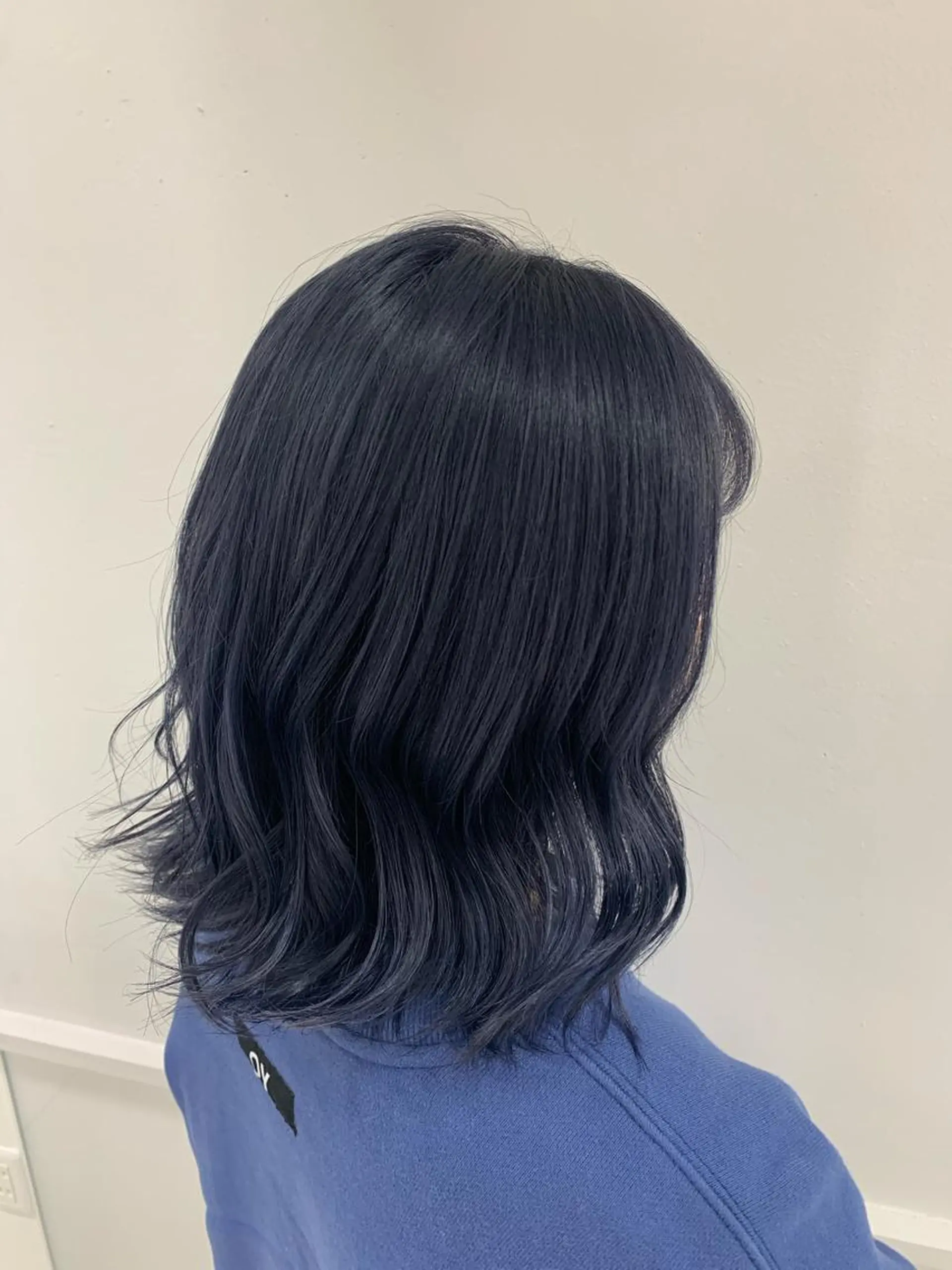 ミディアム カラー ブリーチ ブルーカラー シルバー 山下恋佳/矢場町/ ブリーチ/ショートのヘアスタイル