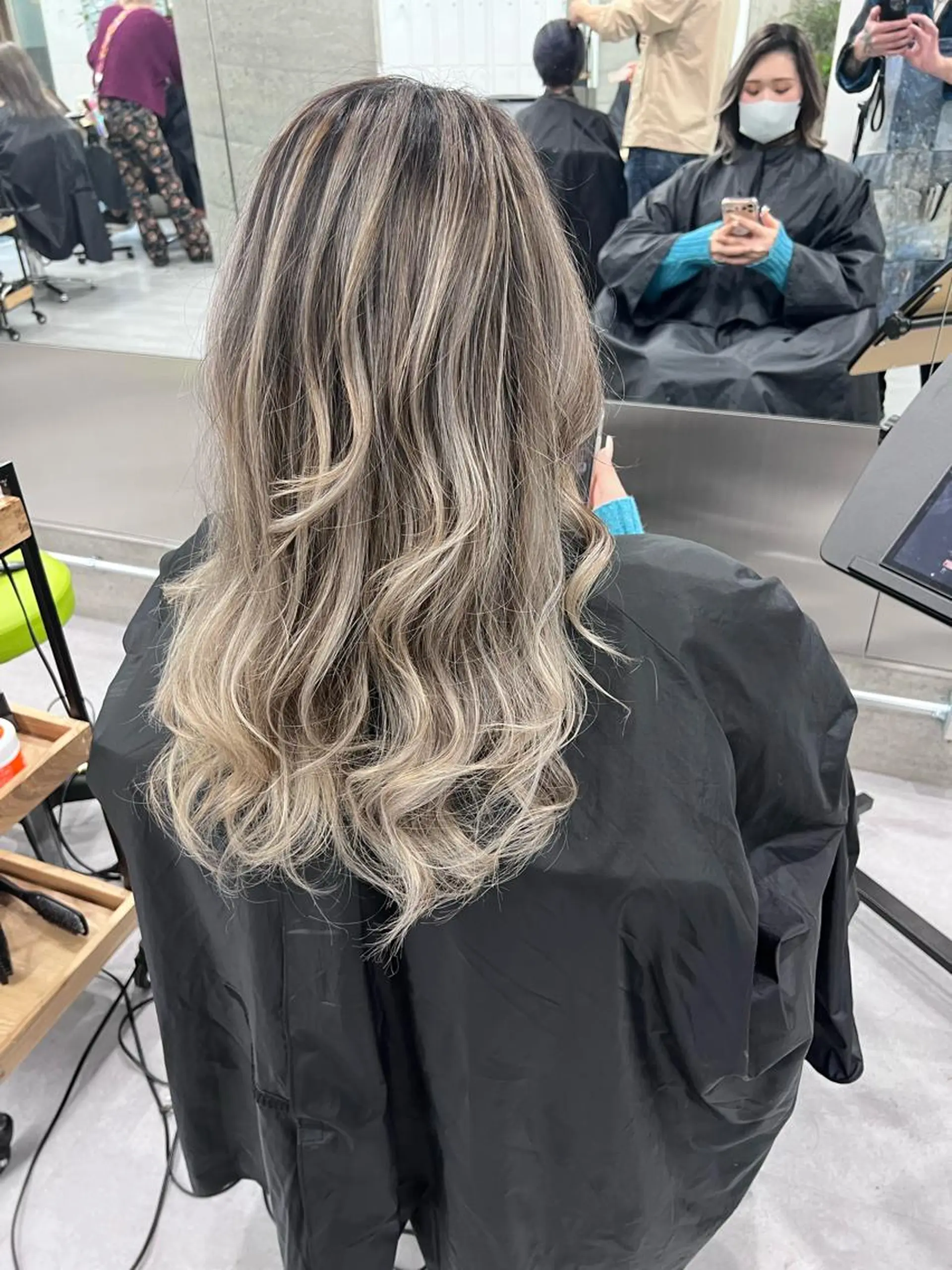 セミロング カラー バレイヤージュ レイヤーカット ヘアカラー トリートメント 艶髪✨ブリーチ職人 井手正康のヘアスタイル