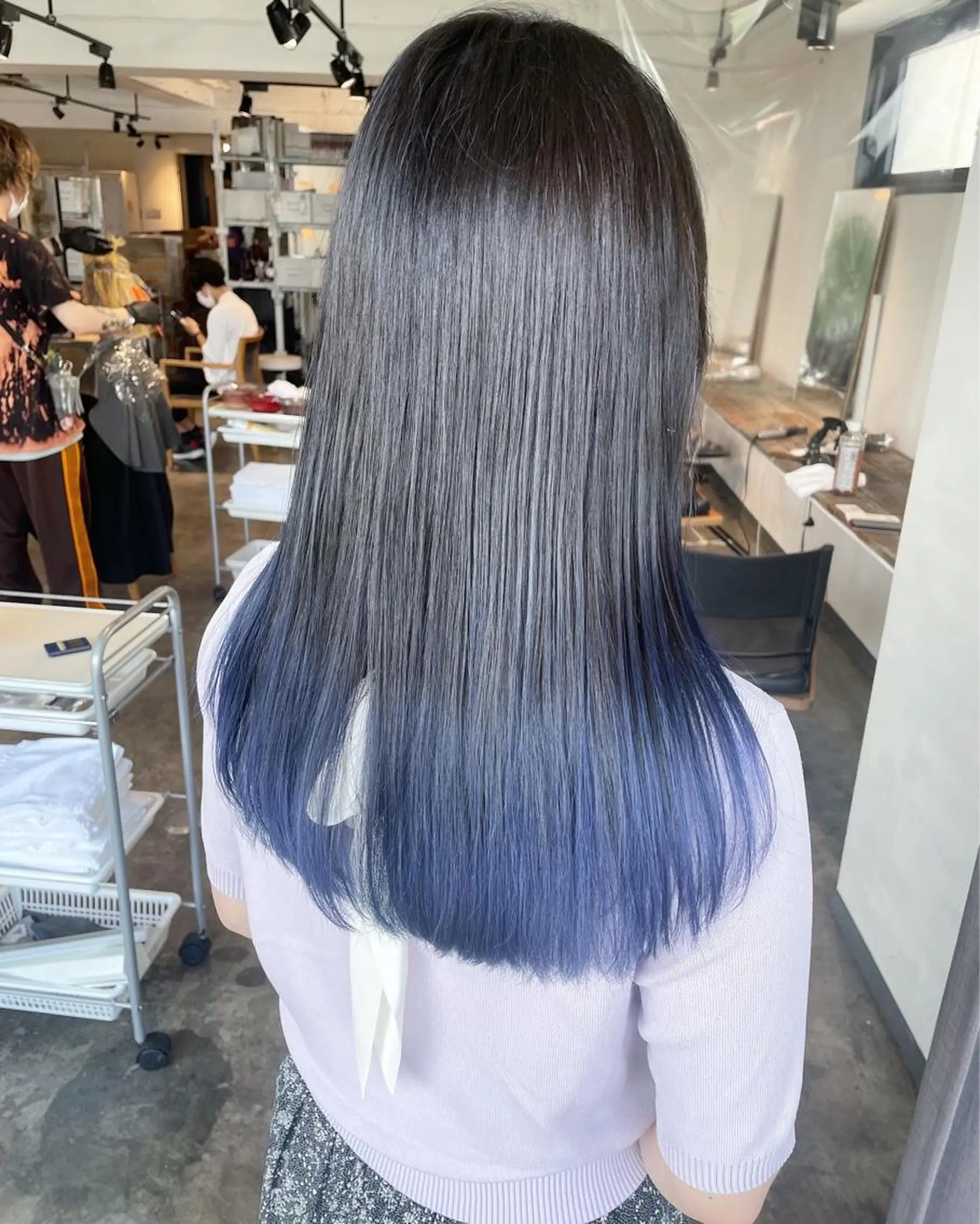 ロング カラー ブルーカラー グラデーションカラー ヘアカラー トリートメント ハイトーン/レイヤー /ケアブリーチ石川治のヘアスタイル