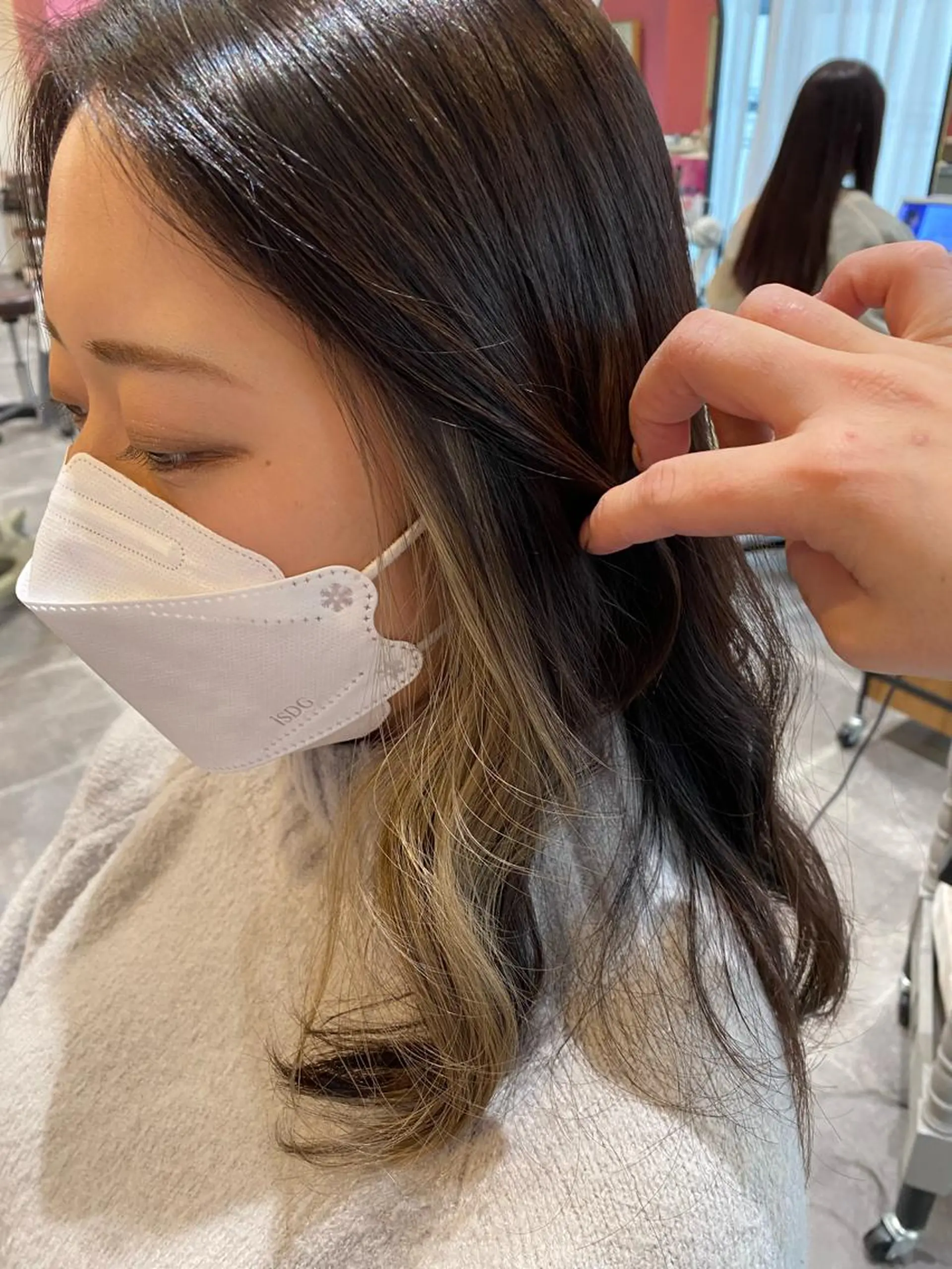 セミロング カラー ベージュカラー ブリーチ インナーカラー ホワイトベージュ LaBless梅田 🎀坂本リオのヘアスタイル