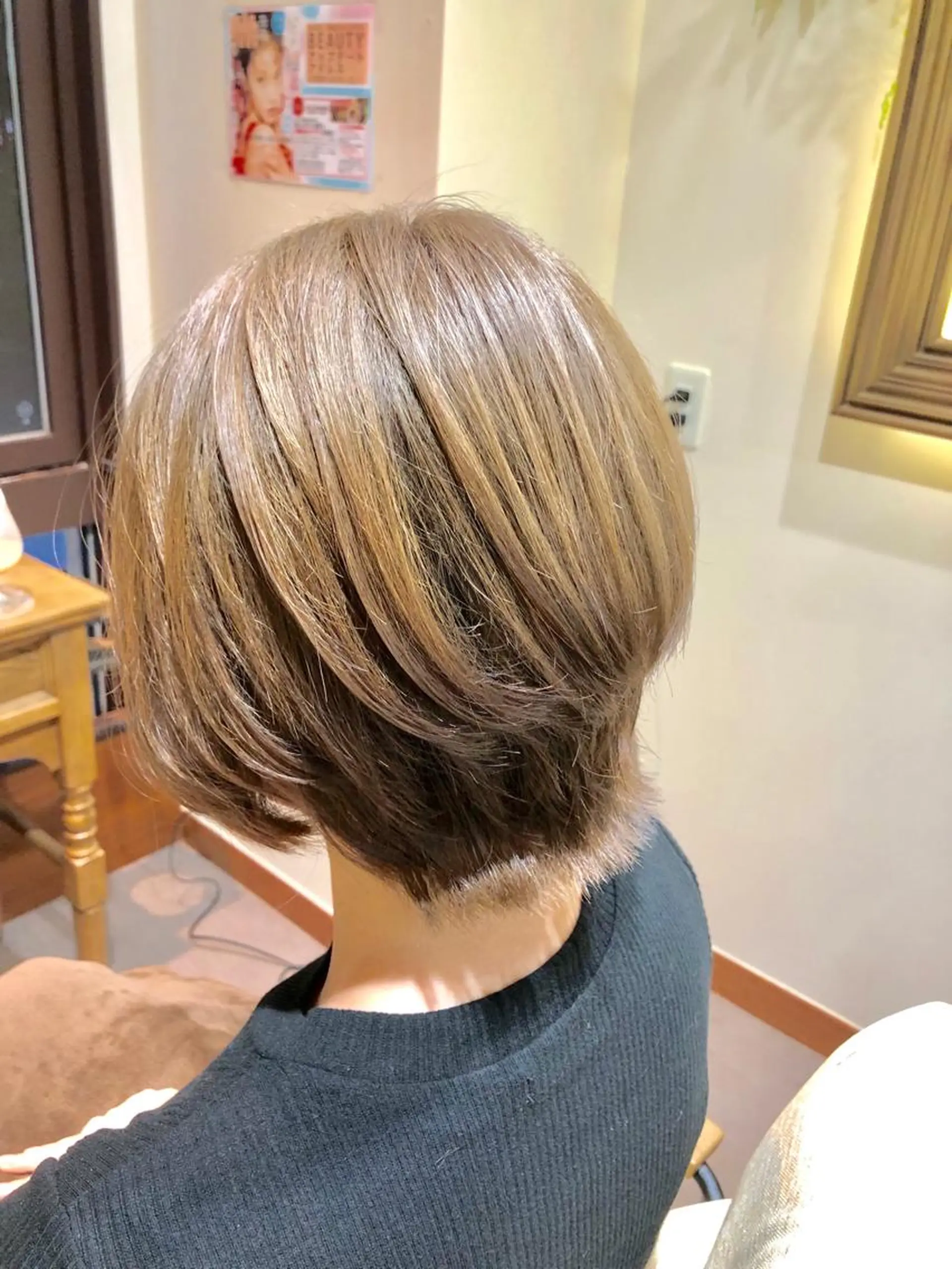 ショート カラー ショートヘア 外ハネヘア カット ヘアカラー トリートメント 💓シールエクステ ルミエールのヘアスタイル