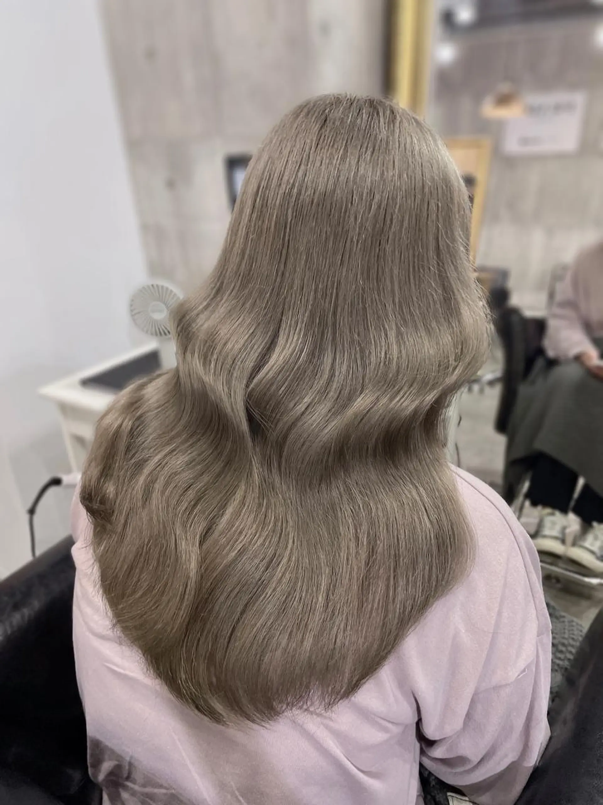 セミロング カラー ブリーチ Ryoichi⛓️ 韓国ヘア/ハイトーンのヘアスタイル