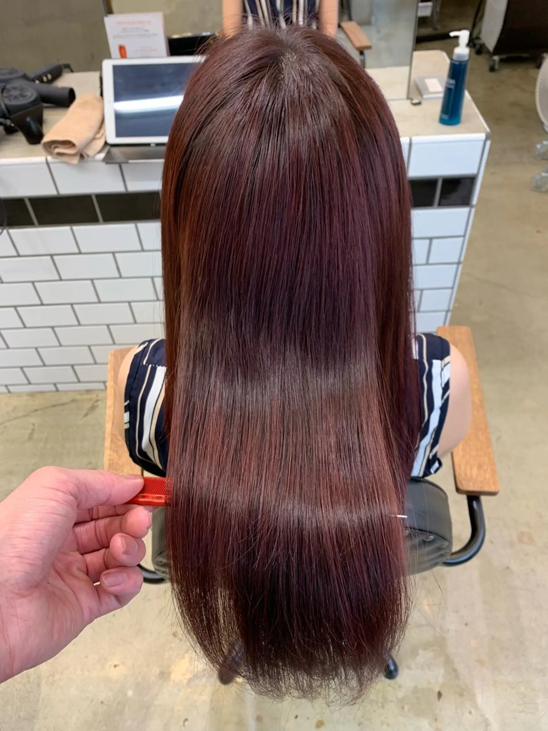 ミディアム カラー ピンクカラー トップ スタイリストのヘアスタイル