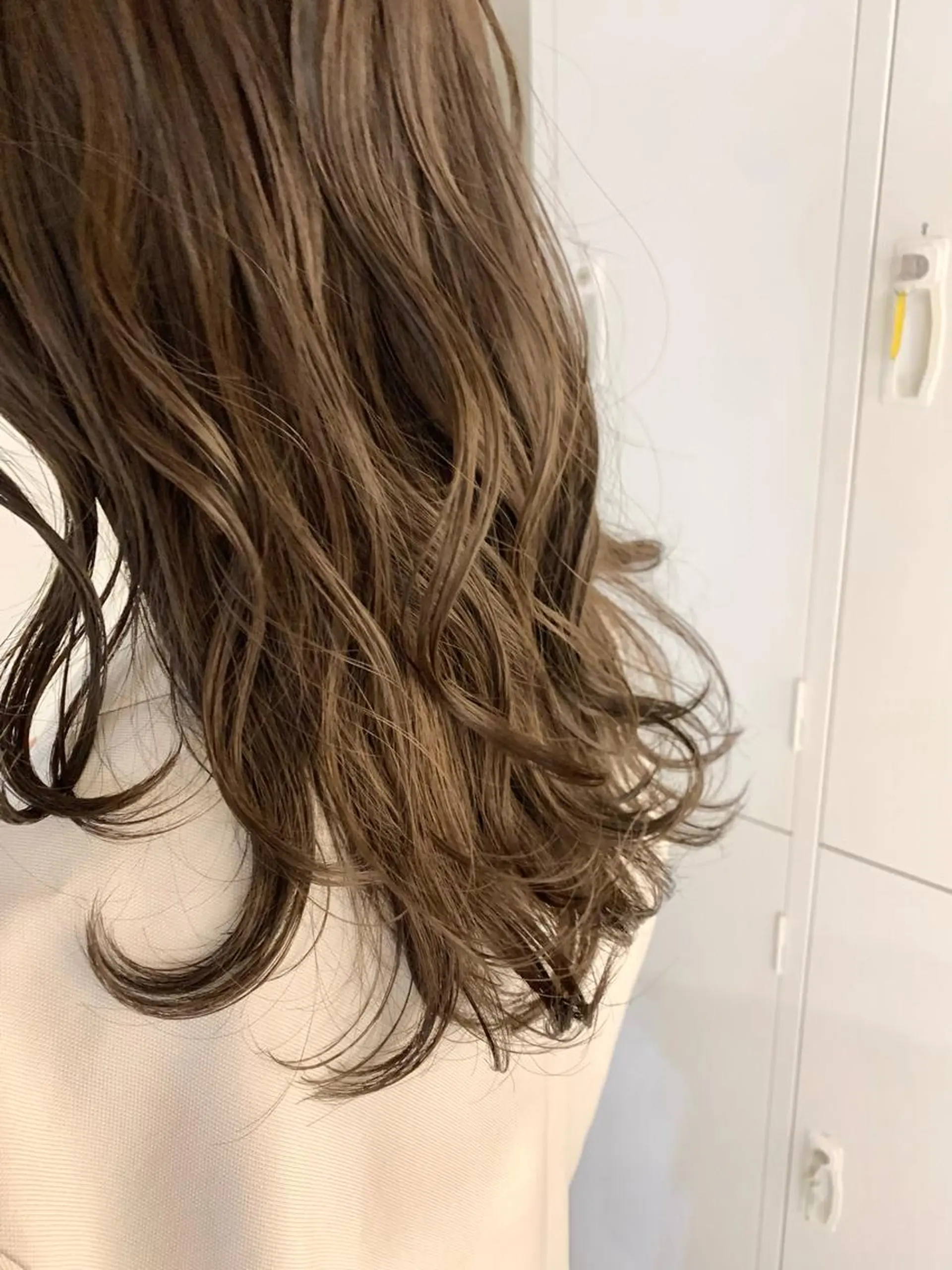 セミロング アッシュ ✨ハイトーン✨艶髪 ✨髪質改善✨和田のヘアスタイル